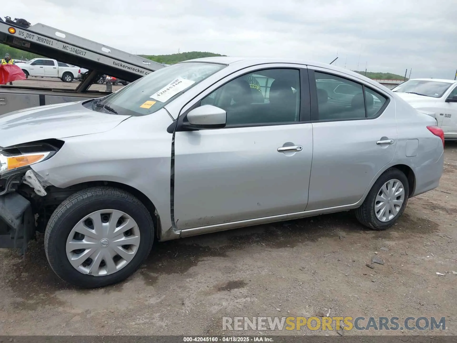 15 Photograph of a damaged car 3N1CN7APXKL844686 NISSAN VERSA 2019
