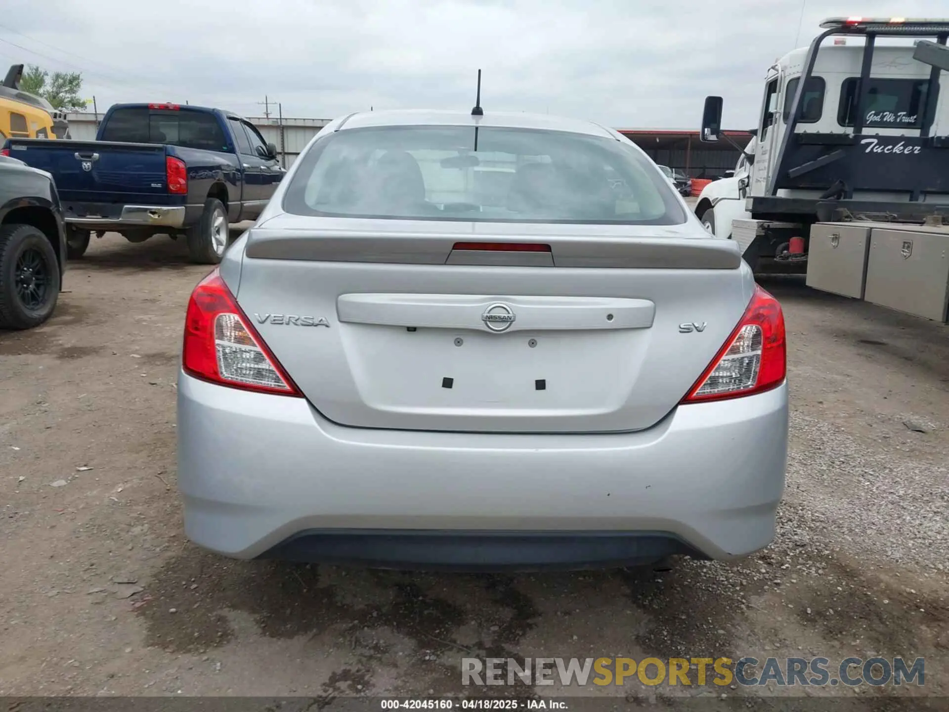 17 Photograph of a damaged car 3N1CN7APXKL844686 NISSAN VERSA 2019