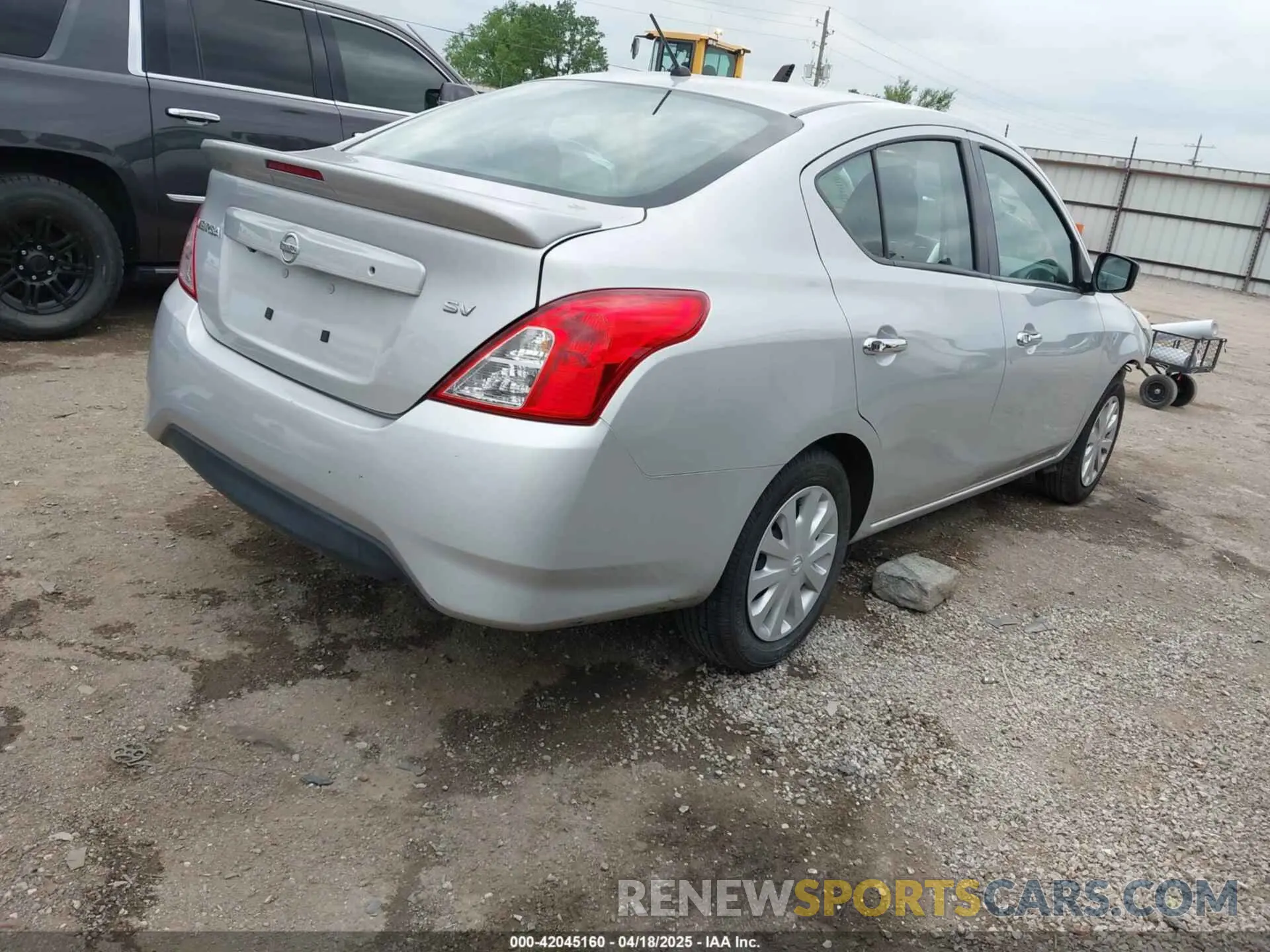4 Photograph of a damaged car 3N1CN7APXKL844686 NISSAN VERSA 2019
