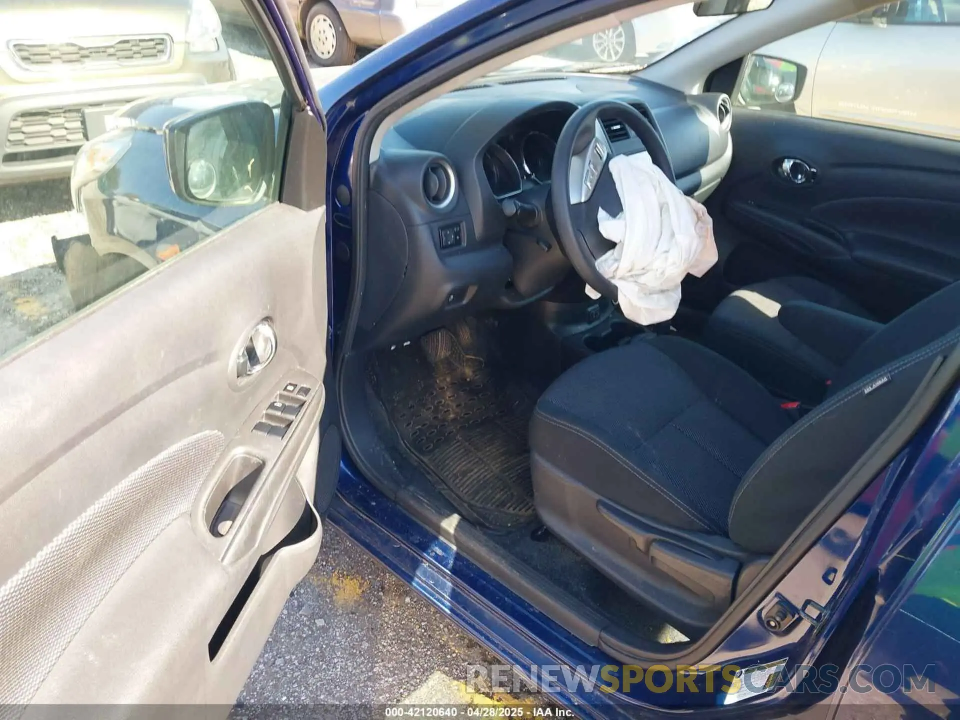 5 Photograph of a damaged car 3N1CN7APXKL859768 NISSAN VERSA 2019