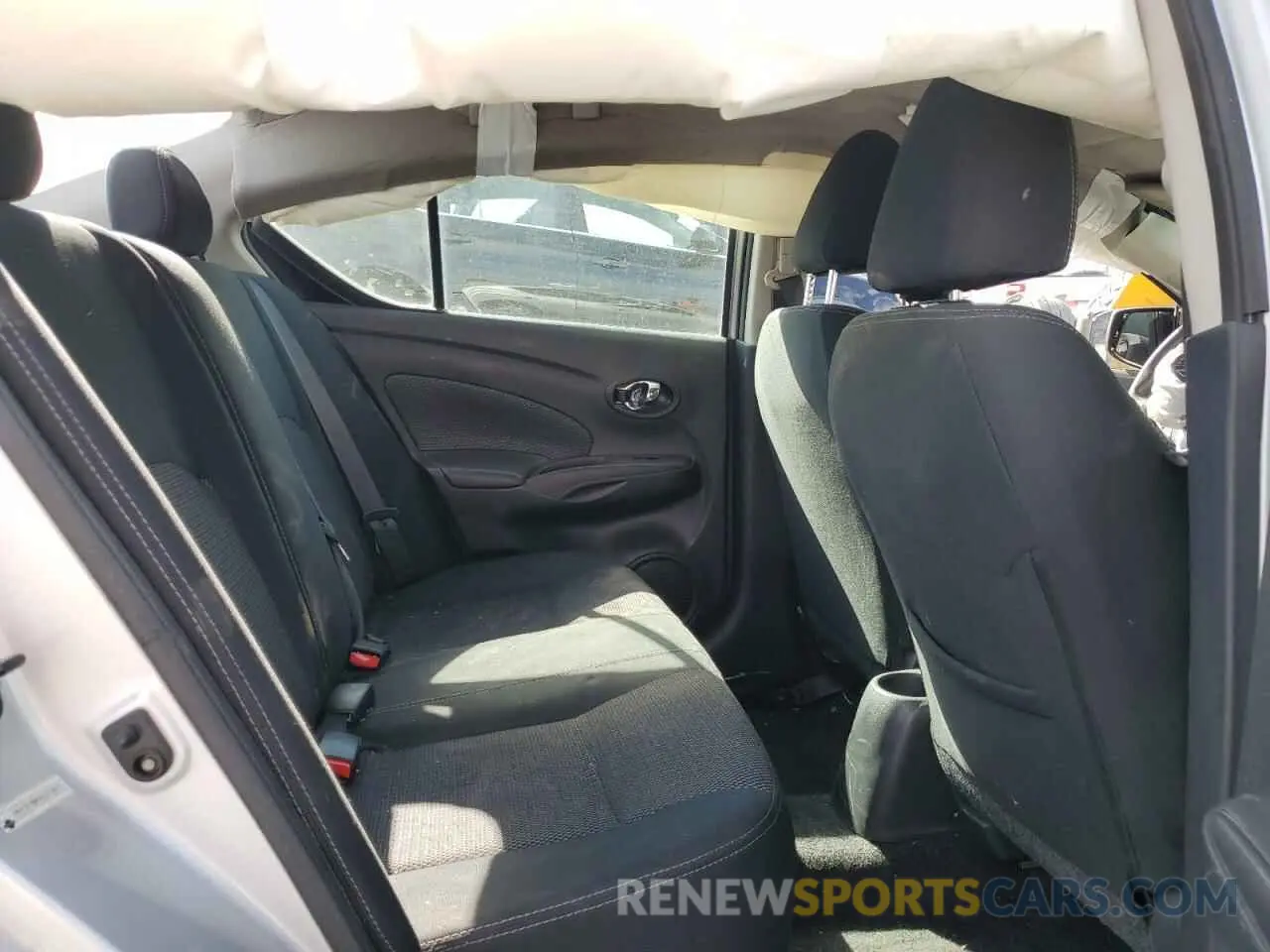 10 Photograph of a damaged car 3N1CN7APXKL873671 NISSAN VERSA 2019