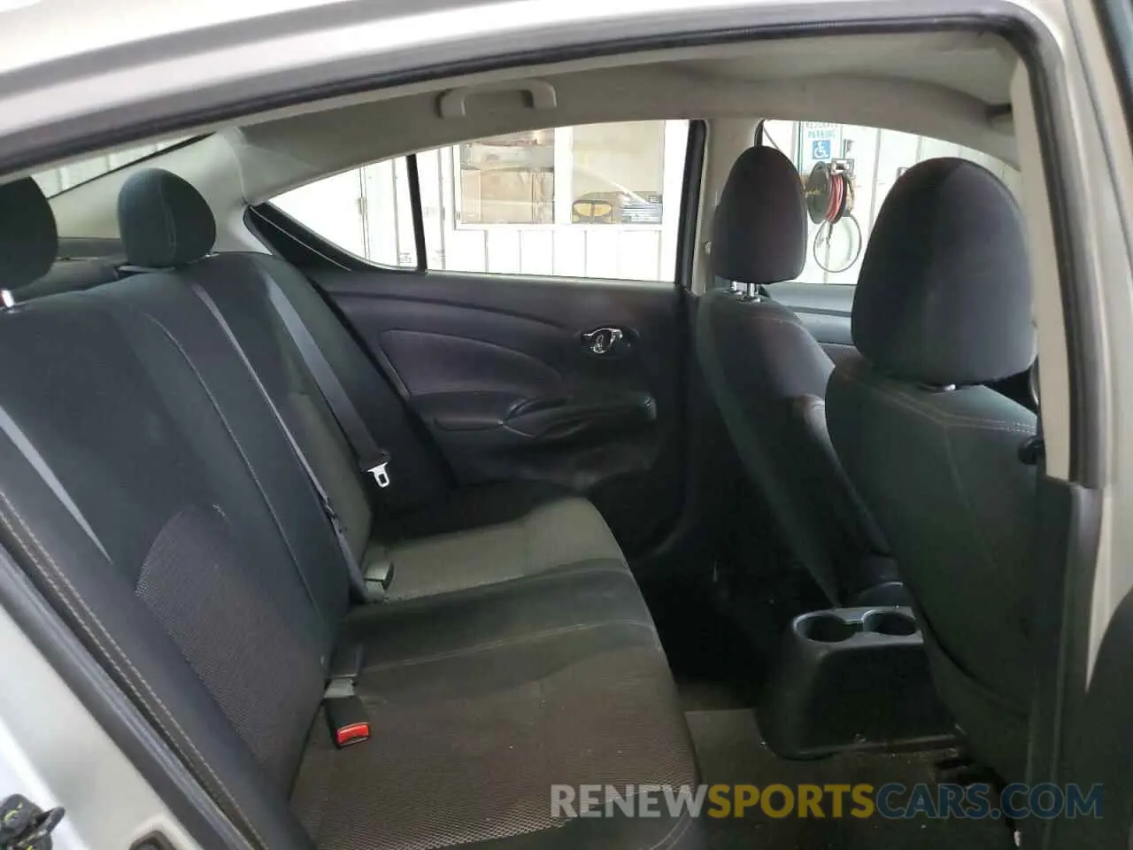10 Photograph of a damaged car 3N1CN7APXKL878370 NISSAN VERSA 2019