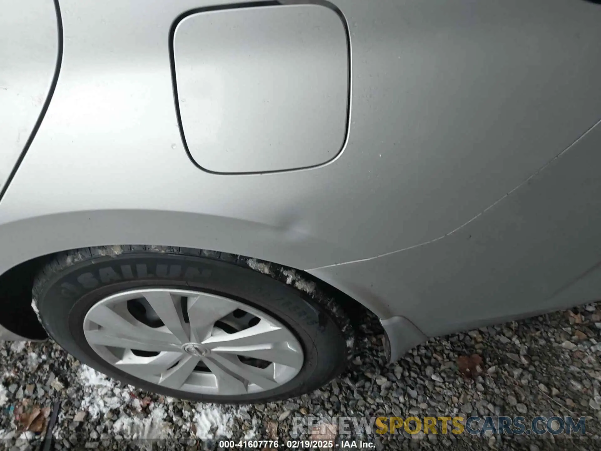 17 Photograph of a damaged car 3N1CN8BV4LL902909 NISSAN VERSA 2020