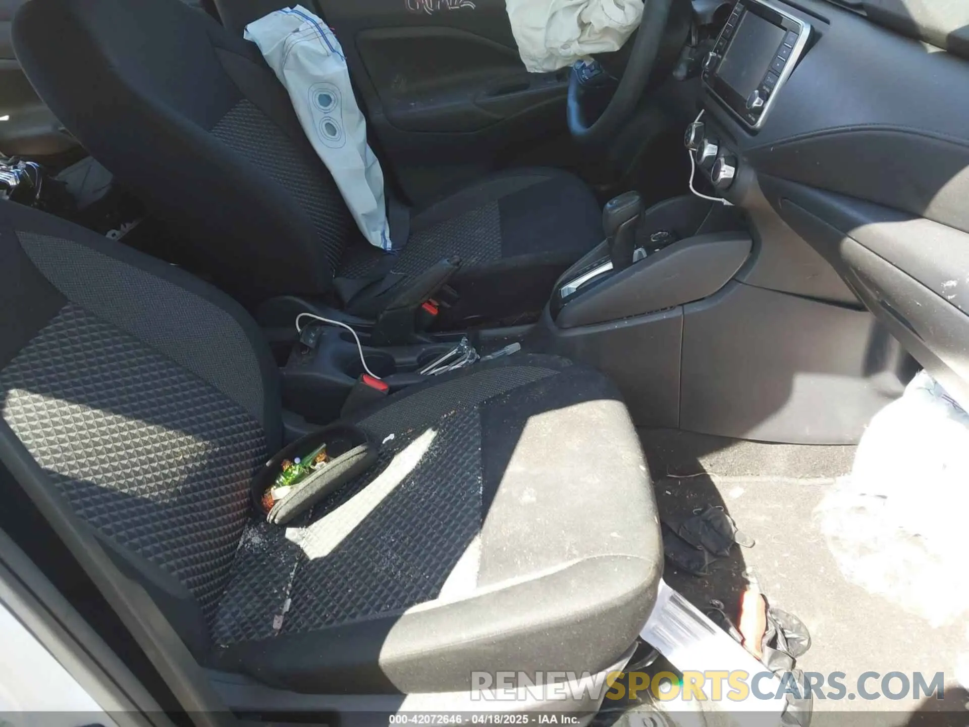 5 Photograph of a damaged car 3N1CN8DV0LL828420 NISSAN VERSA 2020