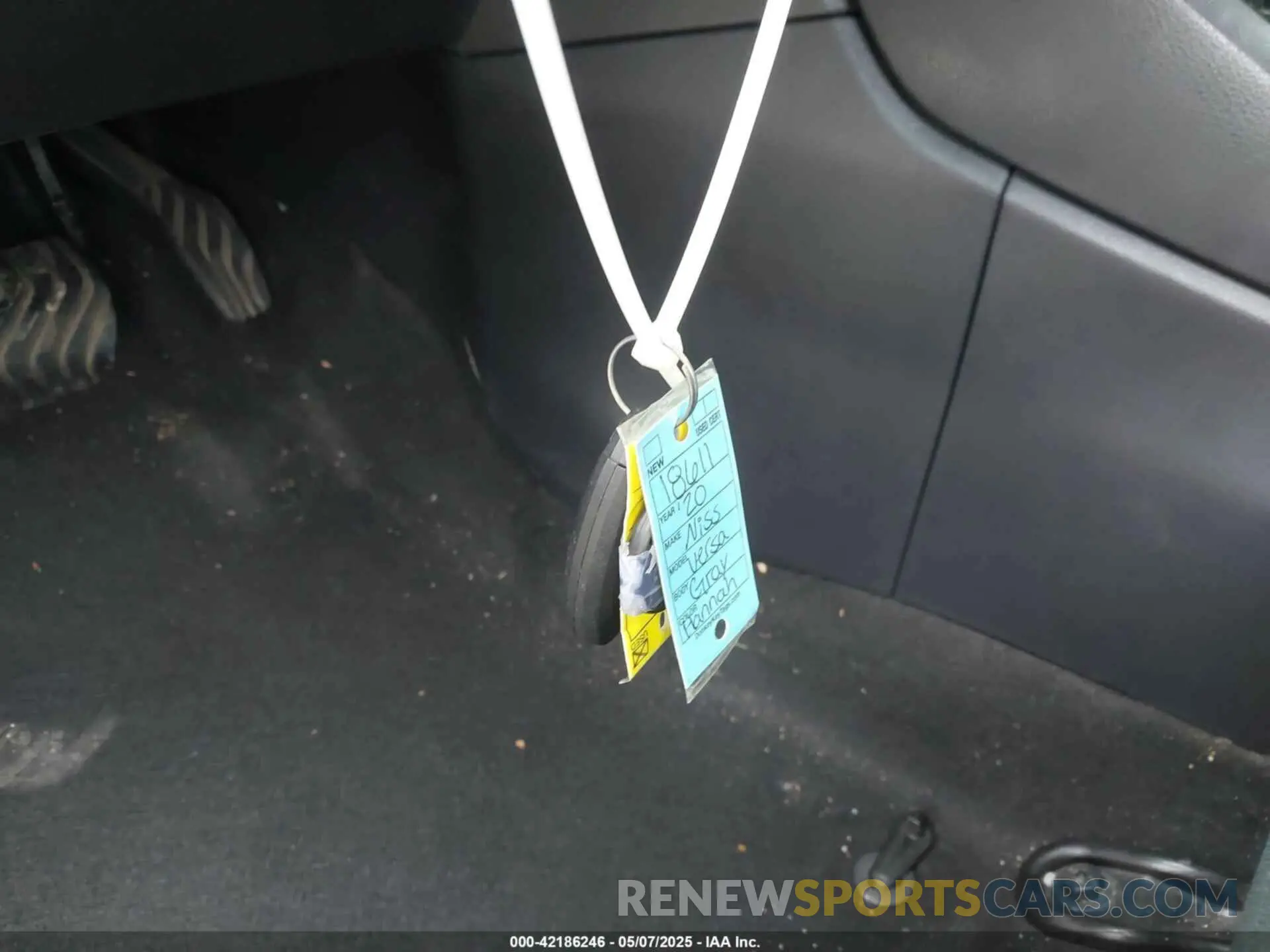 11 Photograph of a damaged car 3N1CN8DV0LL883241 NISSAN VERSA 2020