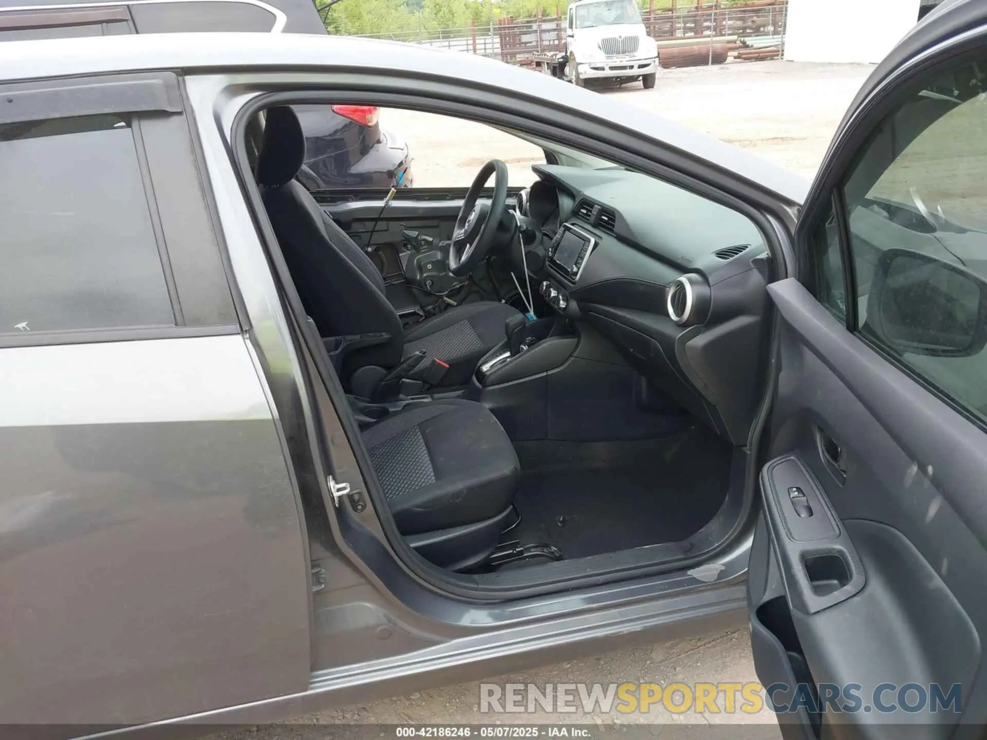 5 Photograph of a damaged car 3N1CN8DV0LL883241 NISSAN VERSA 2020