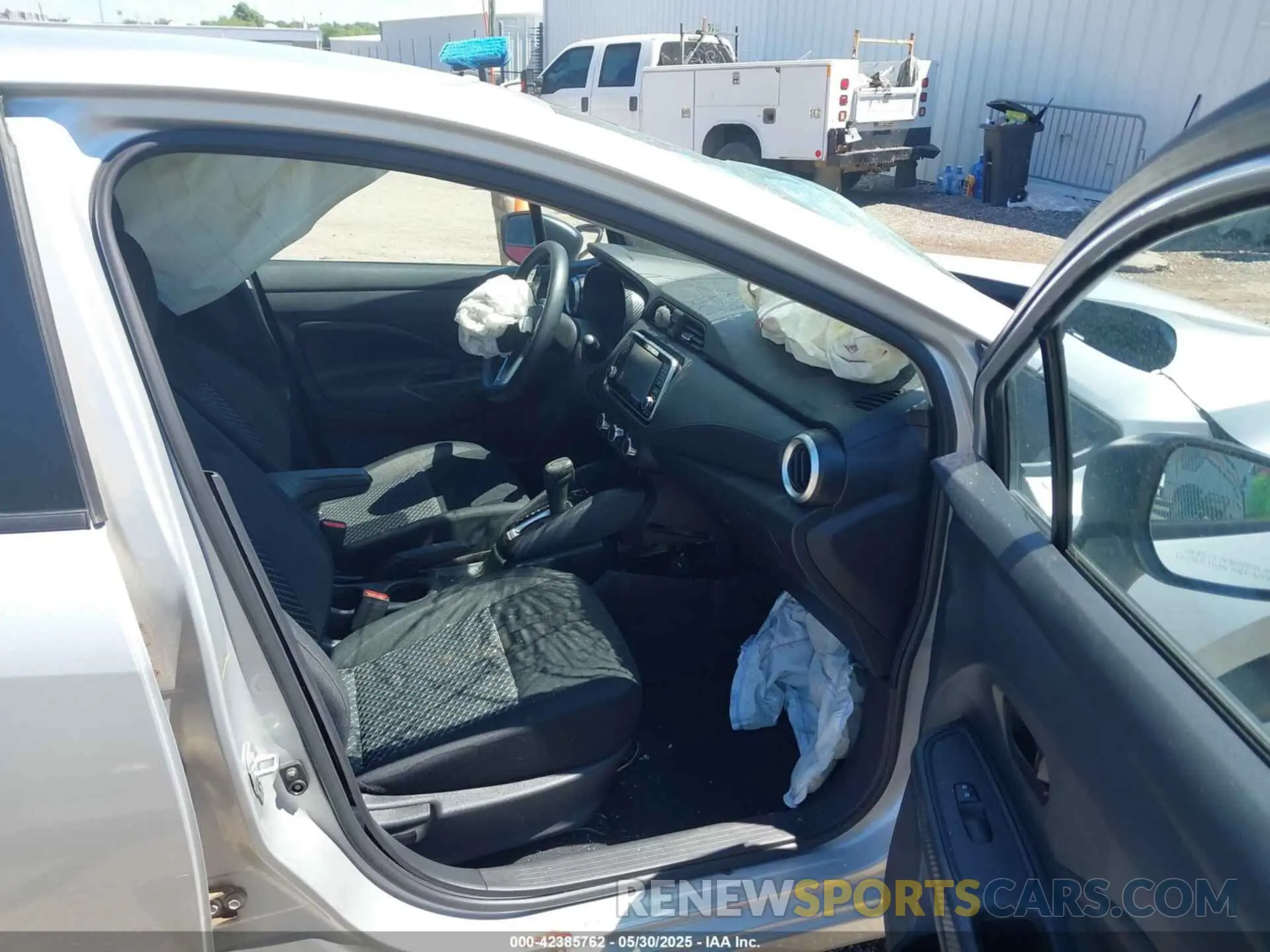 5 Photograph of a damaged car 3N1CN8DV0LL905027 NISSAN VERSA 2020