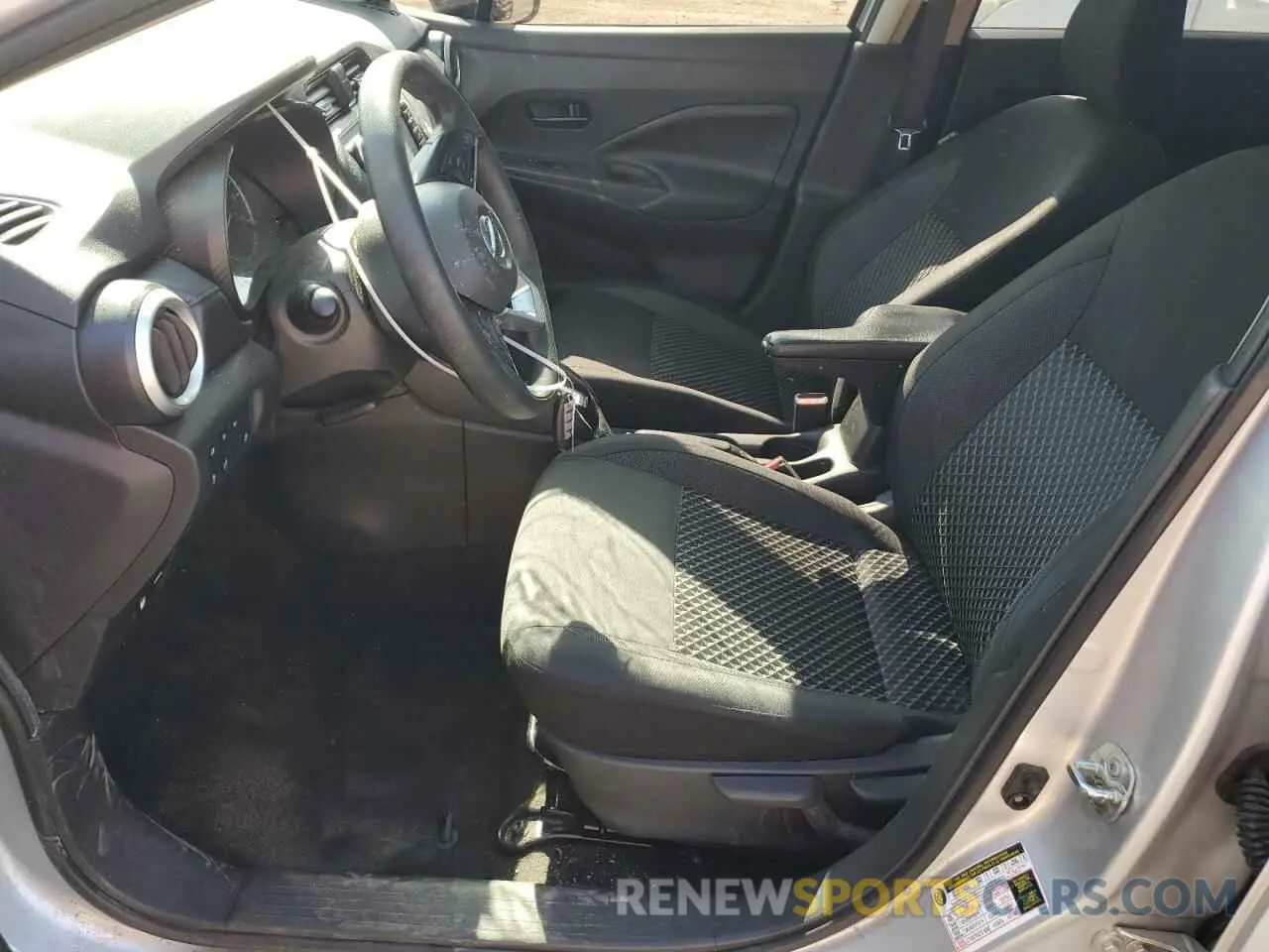 7 Photograph of a damaged car 3N1CN8DV0LL910714 NISSAN VERSA 2020