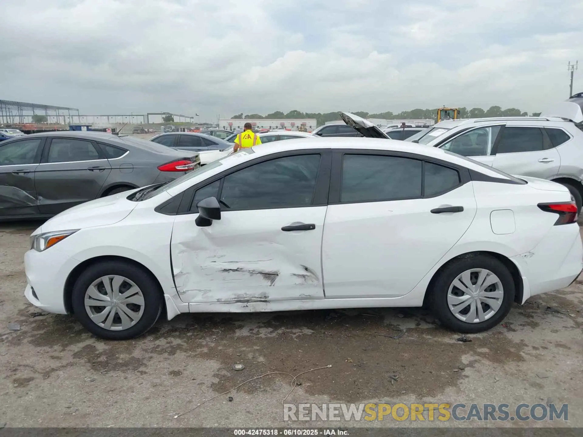 14 Photograph of a damaged car 3N1CN8DV0LL917338 NISSAN VERSA 2020