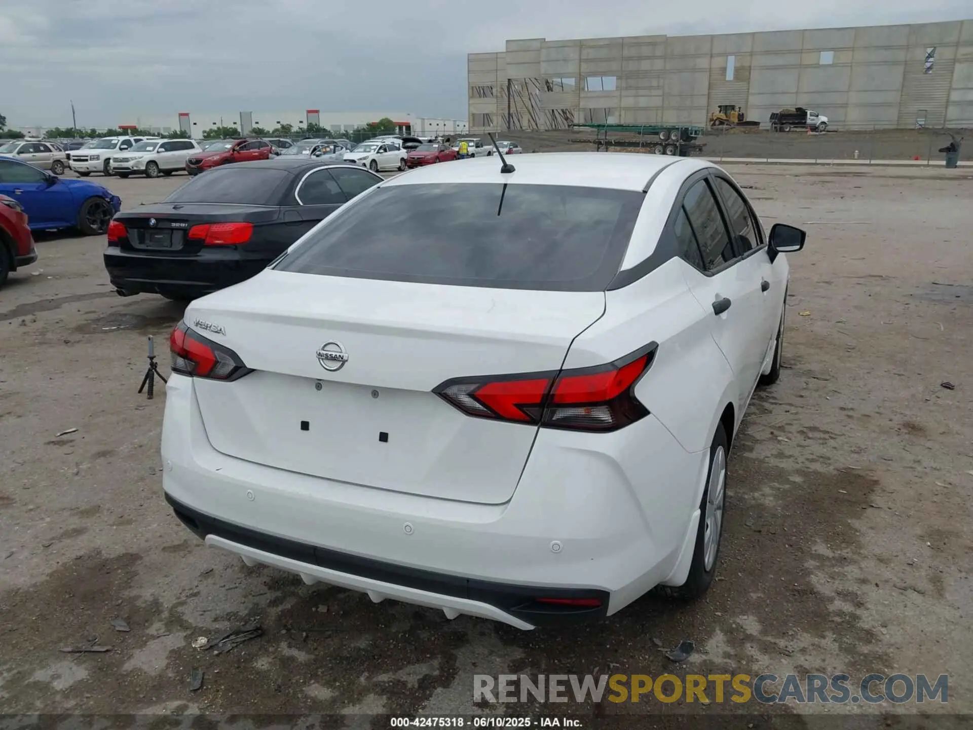 4 Photograph of a damaged car 3N1CN8DV0LL917338 NISSAN VERSA 2020