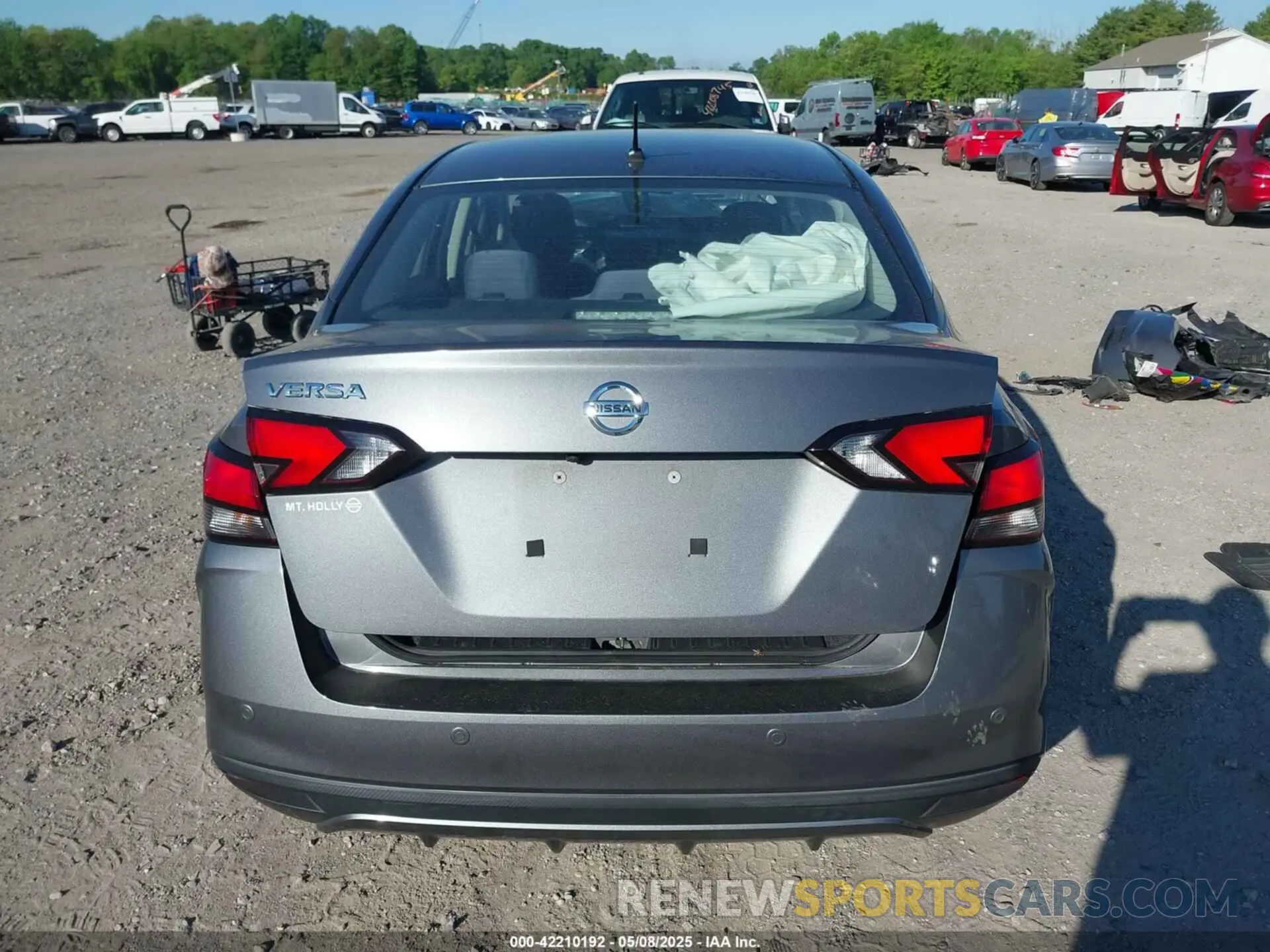17 Photograph of a damaged car 3N1CN8DV1LL834727 NISSAN VERSA 2020