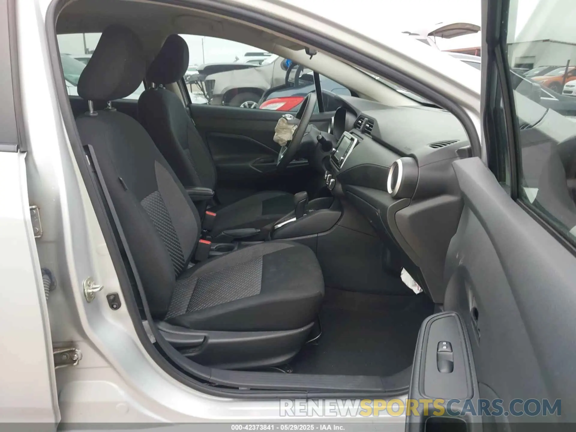 5 Photograph of a damaged car 3N1CN8DV1LL917221 NISSAN VERSA 2020