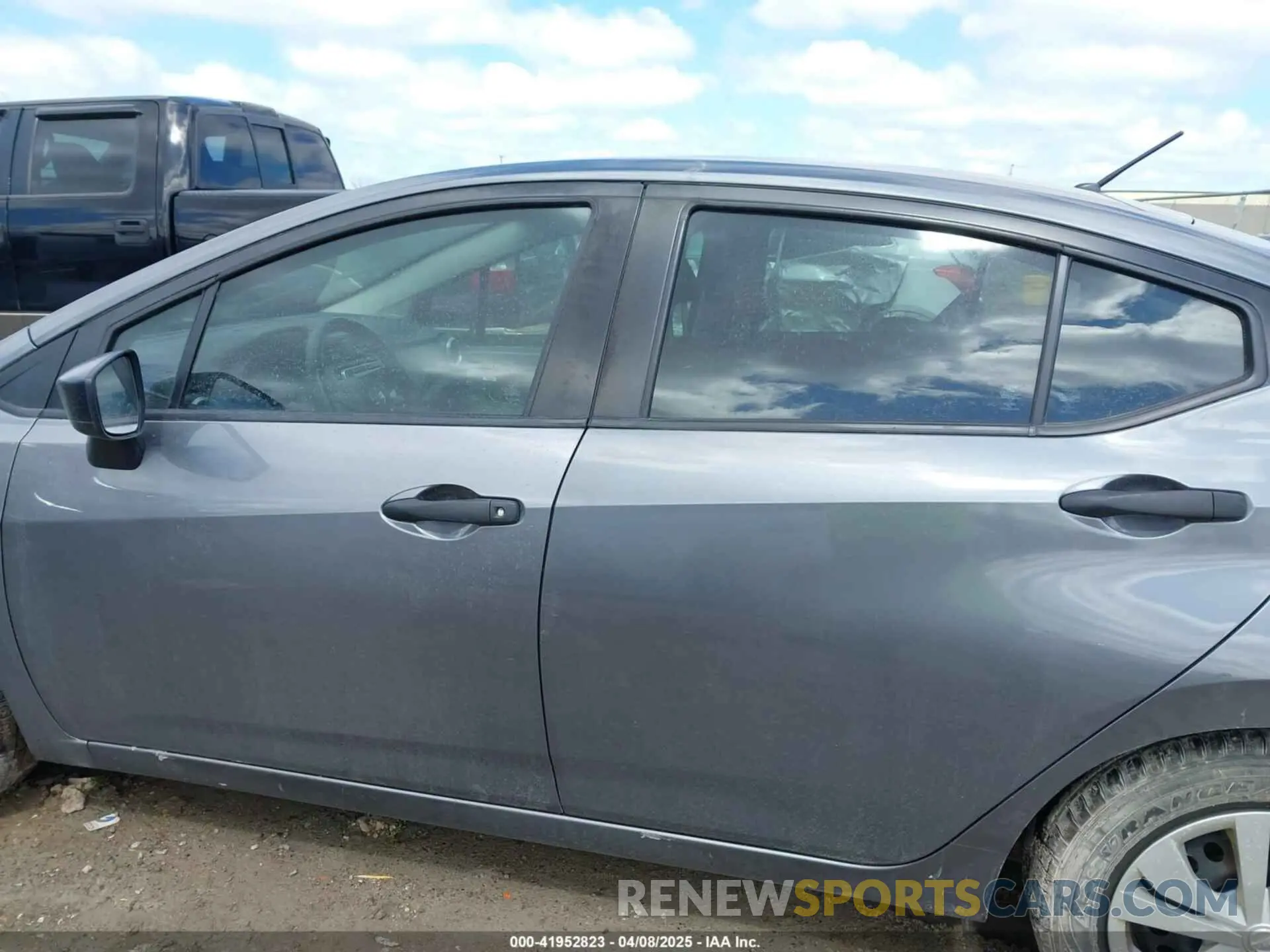 15 Photograph of a damaged car 3N1CN8DV2LL801168 NISSAN VERSA 2020