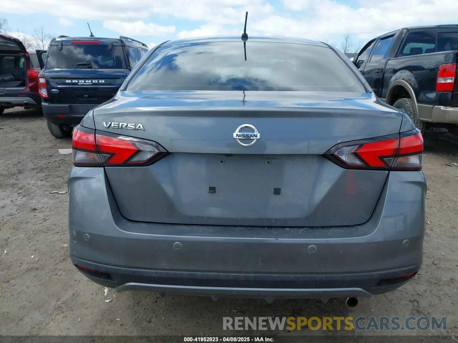17 Photograph of a damaged car 3N1CN8DV2LL801168 NISSAN VERSA 2020