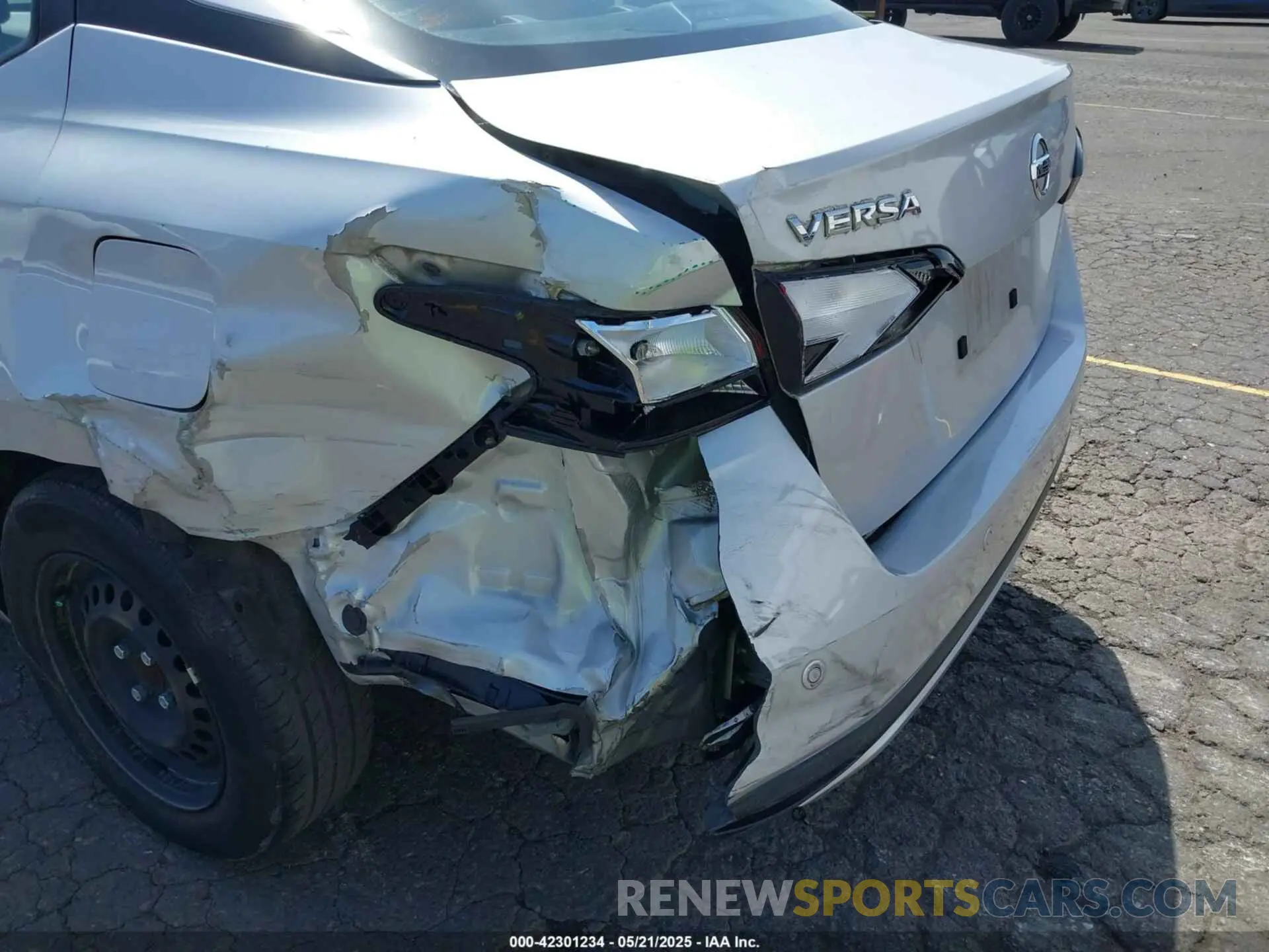 6 Photograph of a damaged car 3N1CN8DV2LL882592 NISSAN VERSA 2020