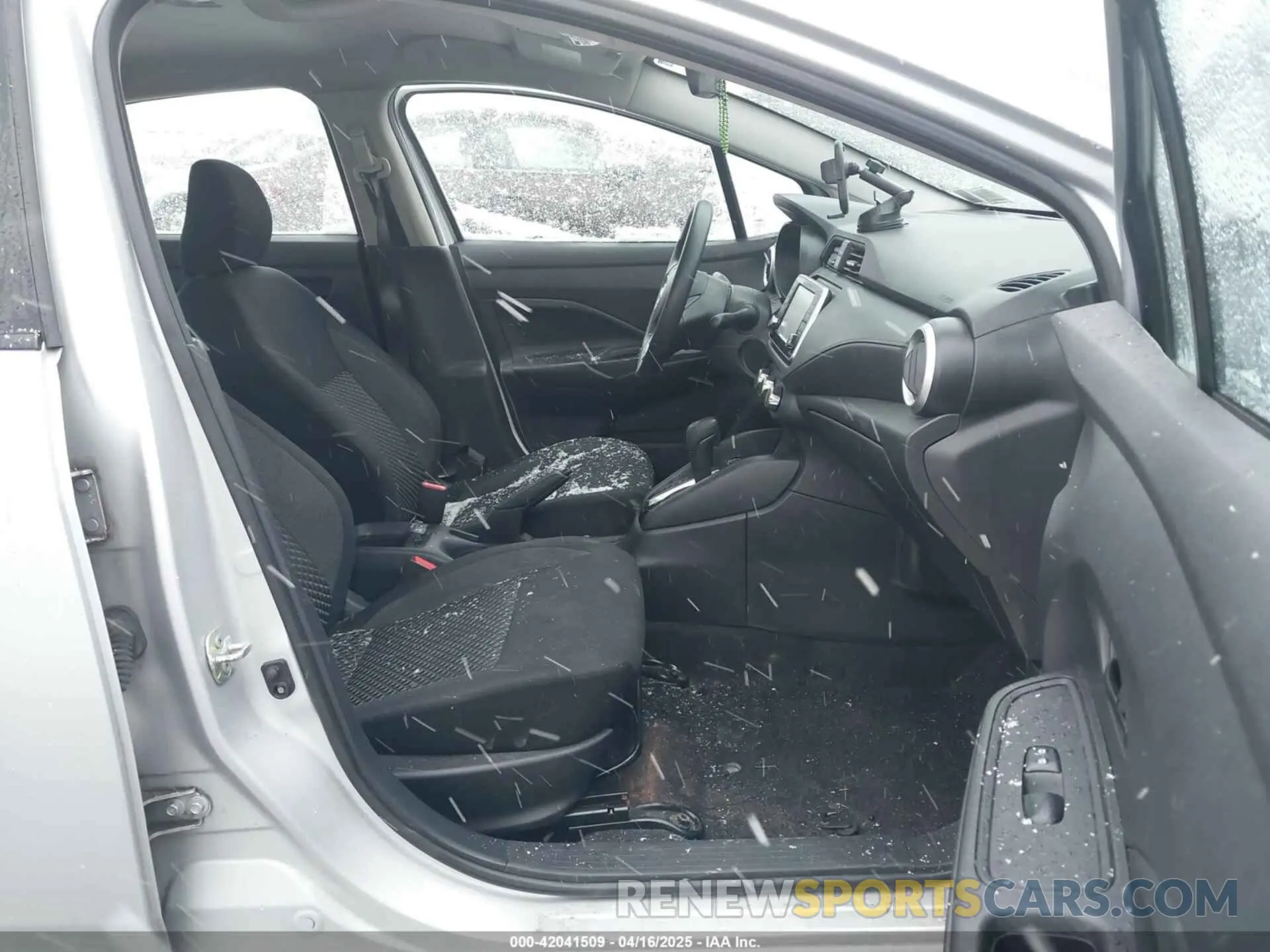 5 Photograph of a damaged car 3N1CN8DV3LL903515 NISSAN VERSA 2020