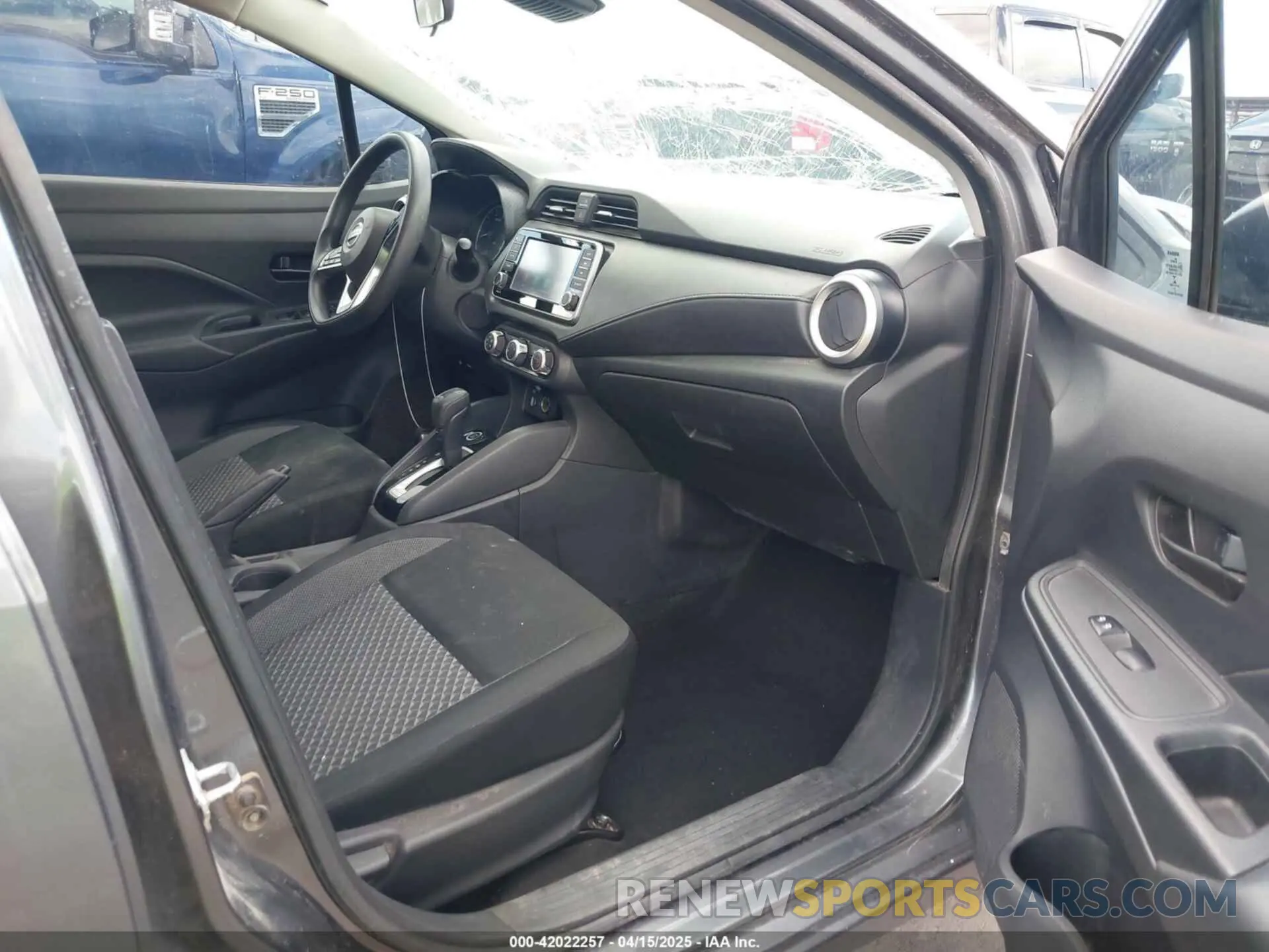 5 Photograph of a damaged car 3N1CN8DV4LL822989 NISSAN VERSA 2020