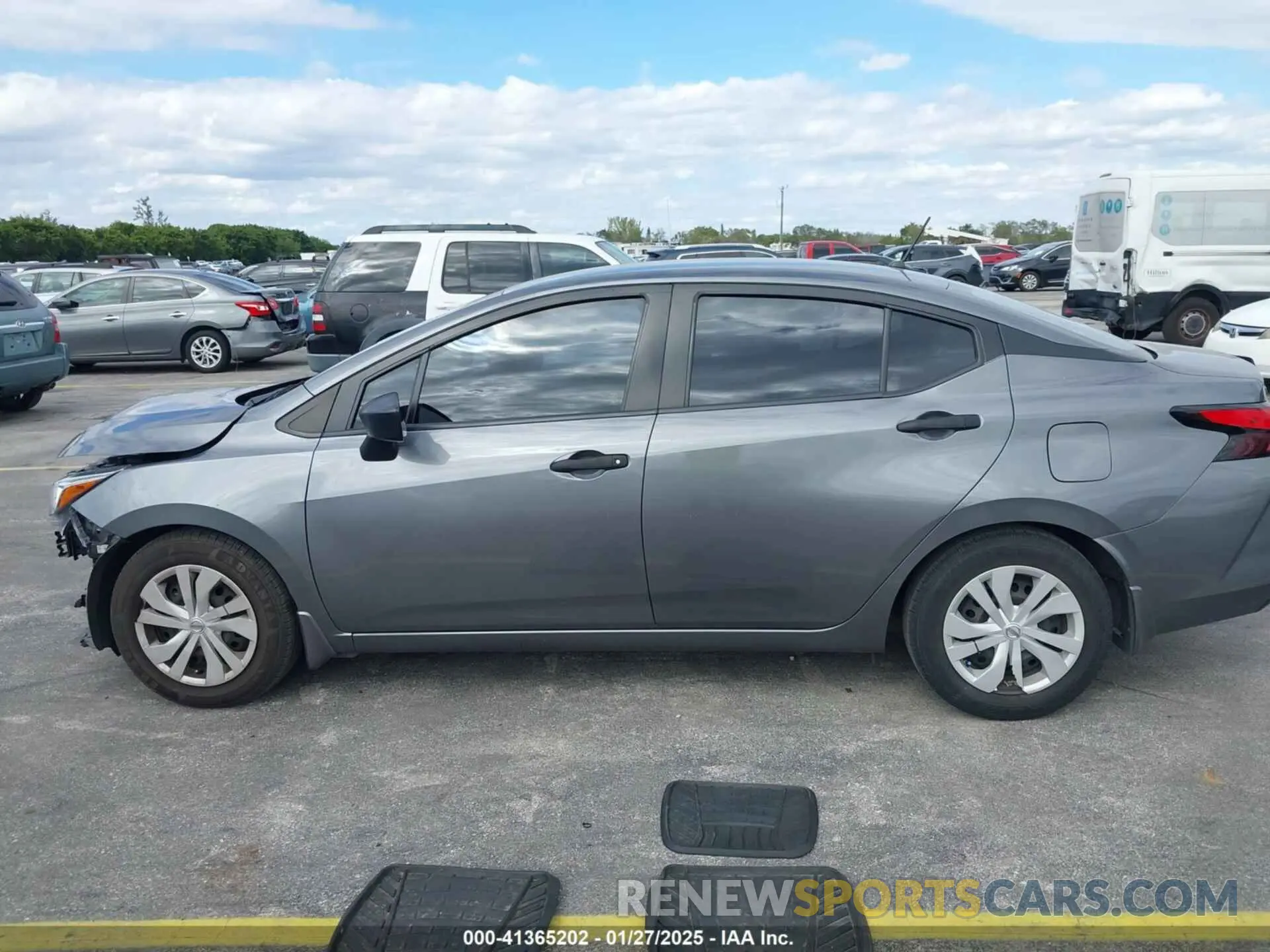 15 Photograph of a damaged car 3N1CN8DV4LL847102 NISSAN VERSA 2020
