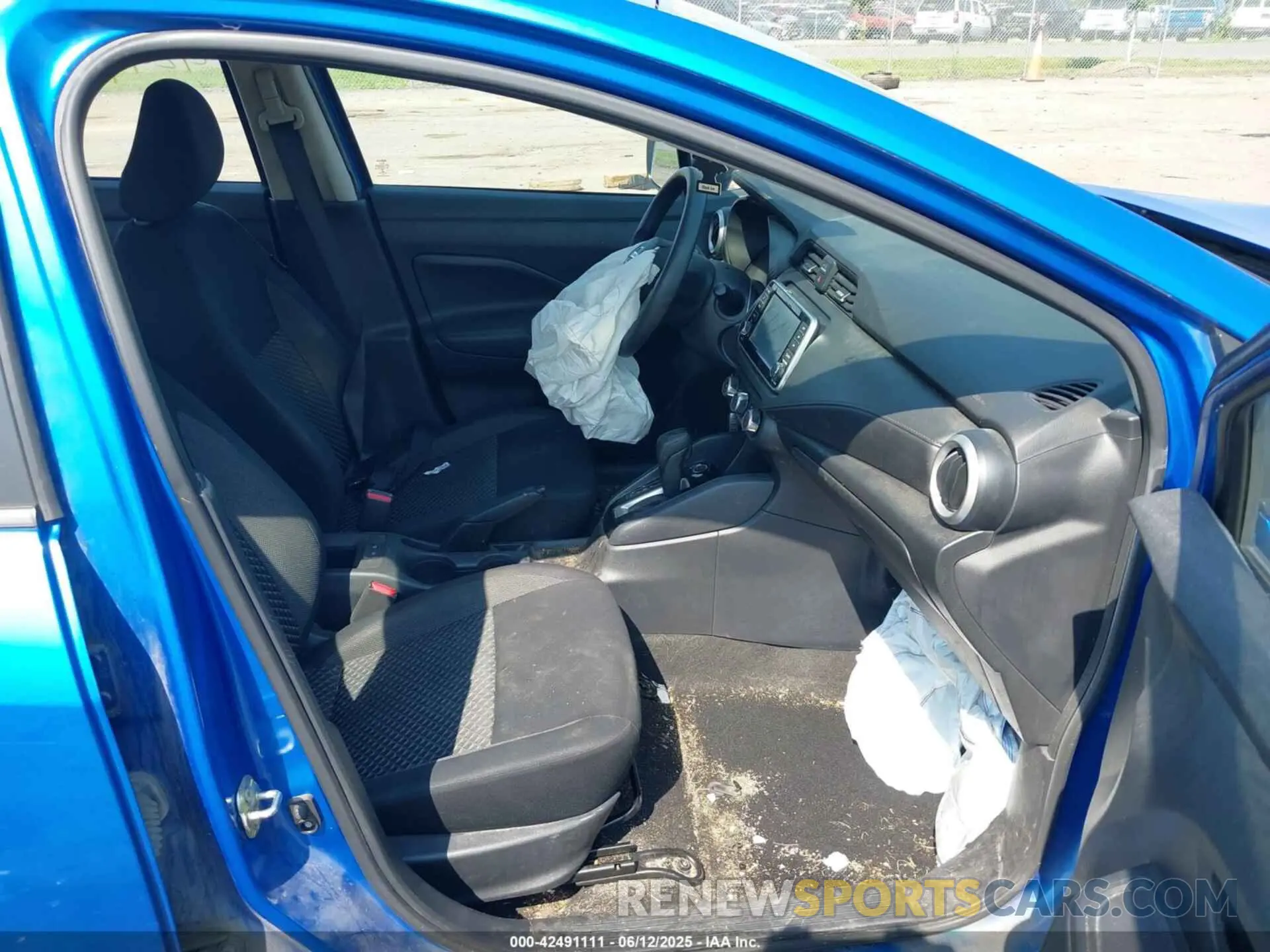 5 Photograph of a damaged car 3N1CN8DV4LL895005 NISSAN VERSA 2020