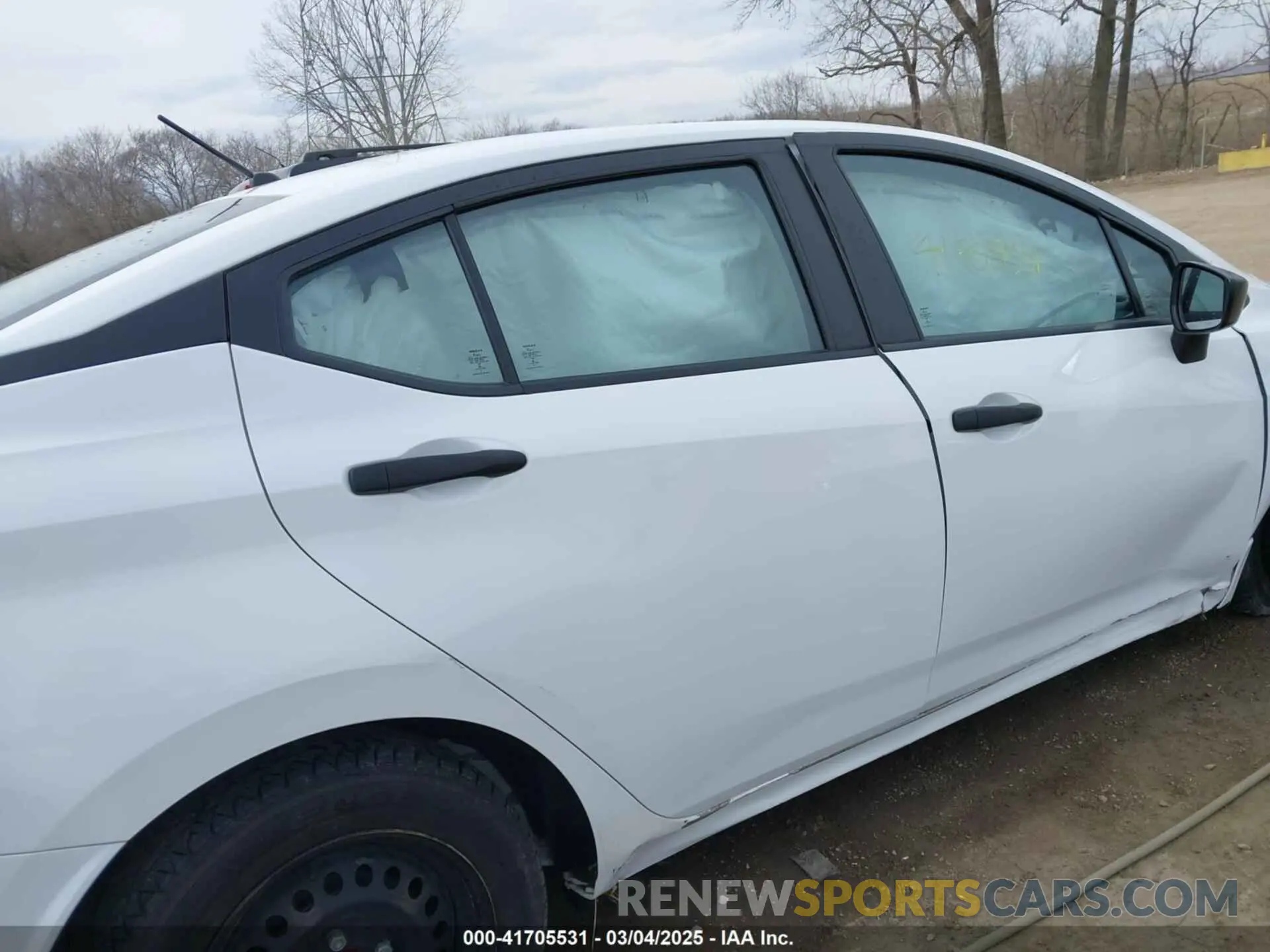 13 Photograph of a damaged car 3N1CN8DV4LL918072 NISSAN VERSA 2020