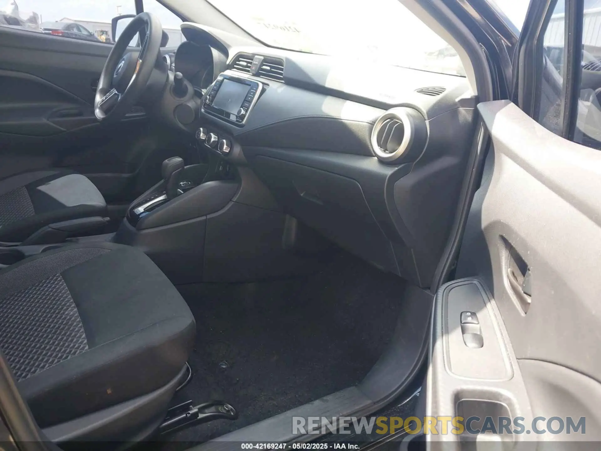 5 Photograph of a damaged car 3N1CN8DV5LL807563 NISSAN VERSA 2020