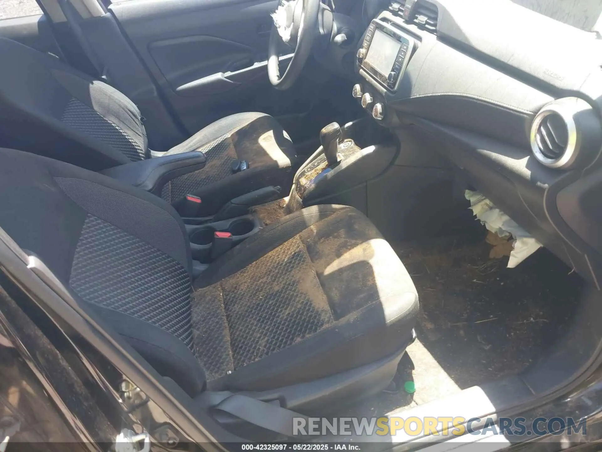 5 Photograph of a damaged car 3N1CN8DV5LL839591 NISSAN VERSA 2020