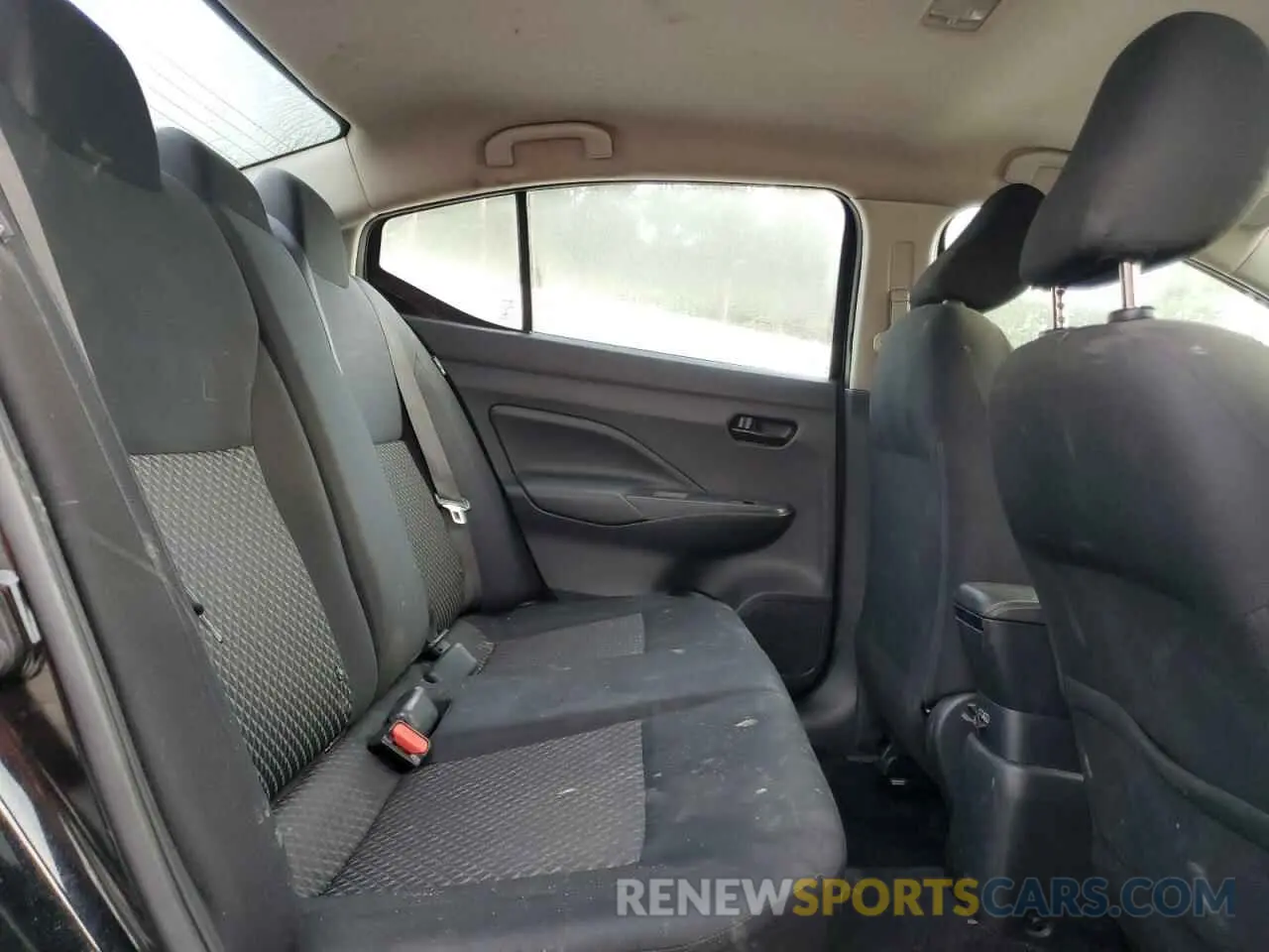 10 Photograph of a damaged car 3N1CN8DV5LL886846 NISSAN VERSA 2020