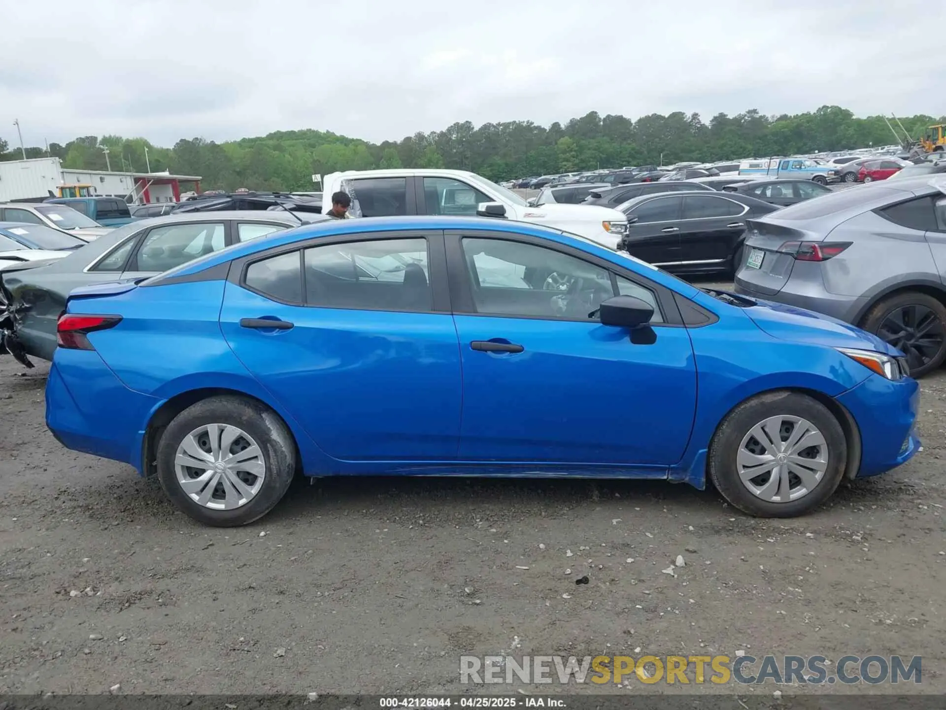 13 Photograph of a damaged car 3N1CN8DV6LL900625 NISSAN VERSA 2020