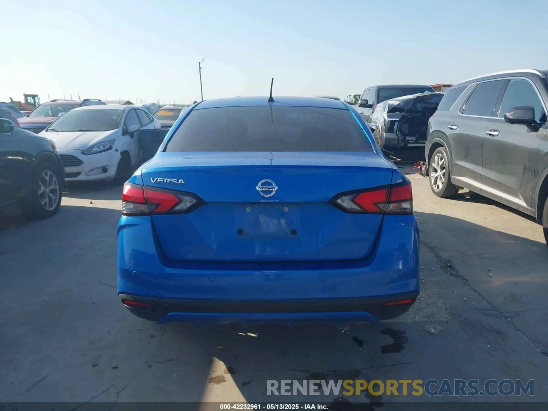 17 Photograph of a damaged car 3N1CN8DV6LL915030 NISSAN VERSA 2020