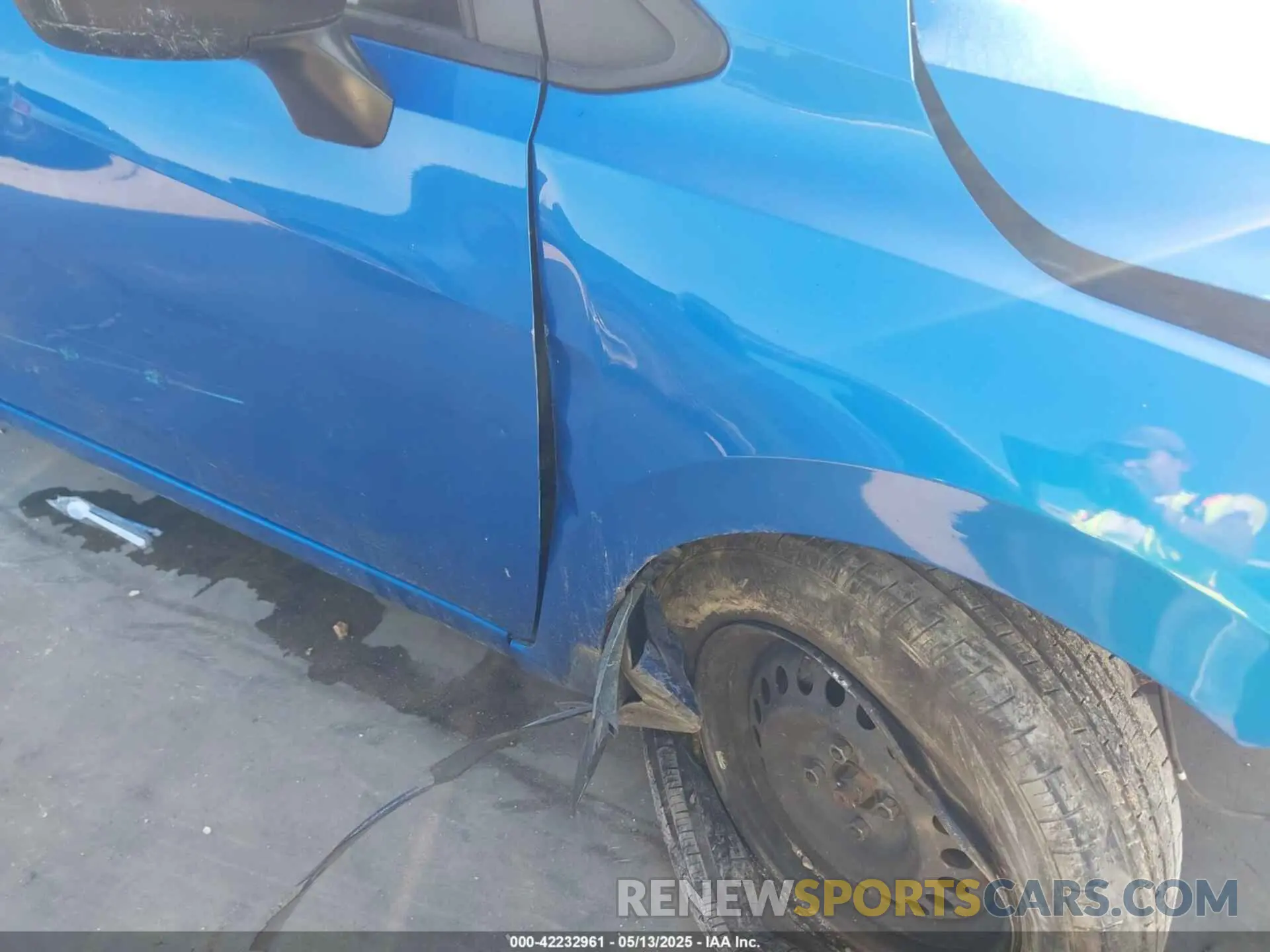 19 Photograph of a damaged car 3N1CN8DV6LL915030 NISSAN VERSA 2020