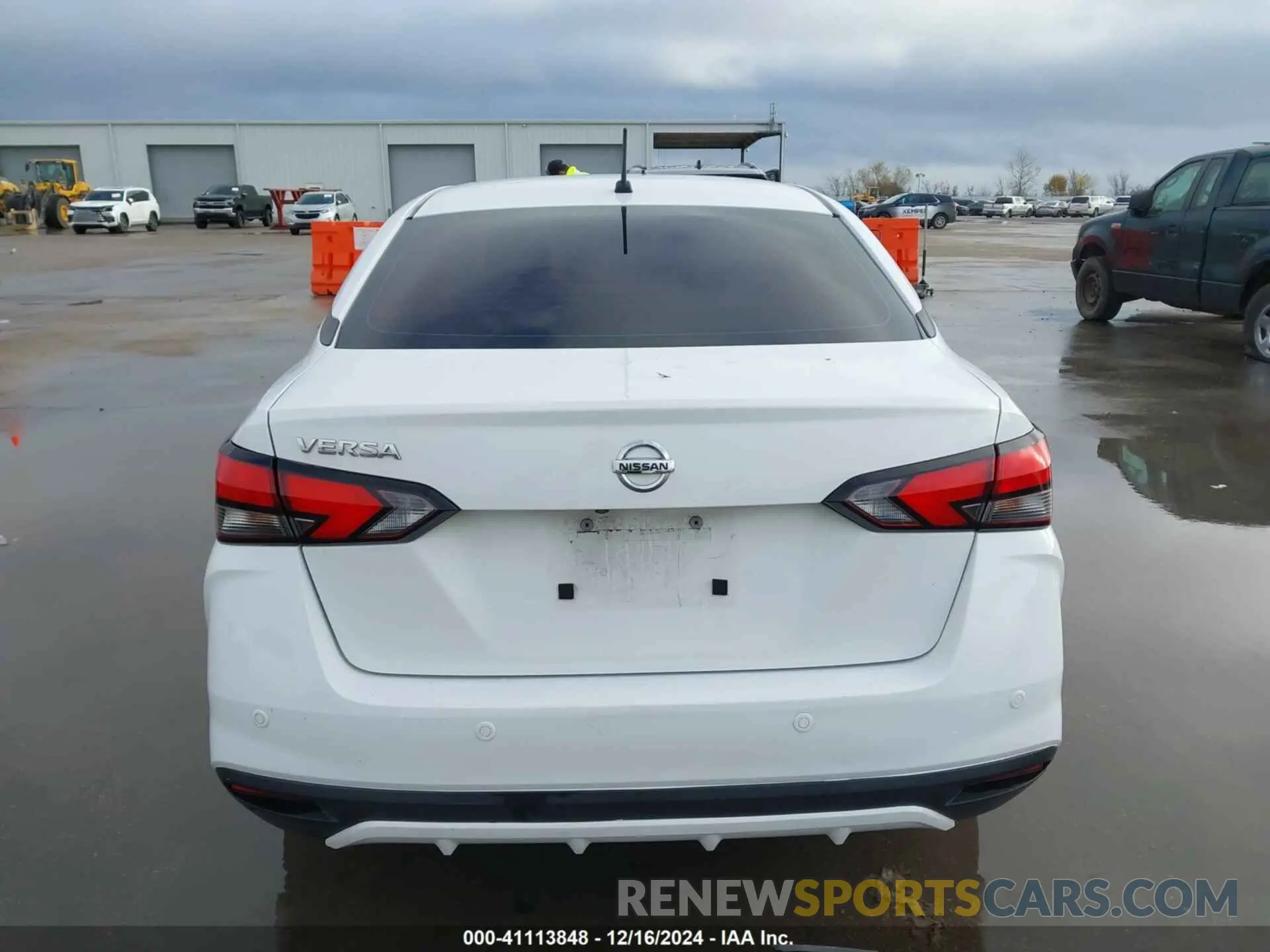 16 Photograph of a damaged car 3N1CN8DV7LL850060 NISSAN VERSA 2020
