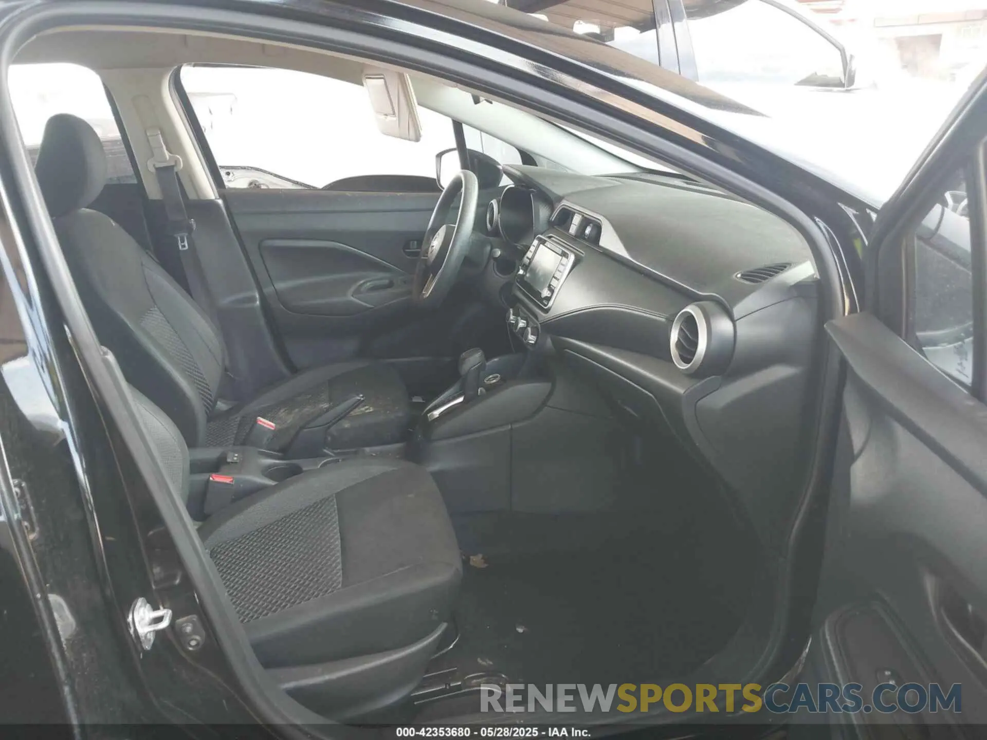 5 Photograph of a damaged car 3N1CN8DV7LL884242 NISSAN VERSA 2020