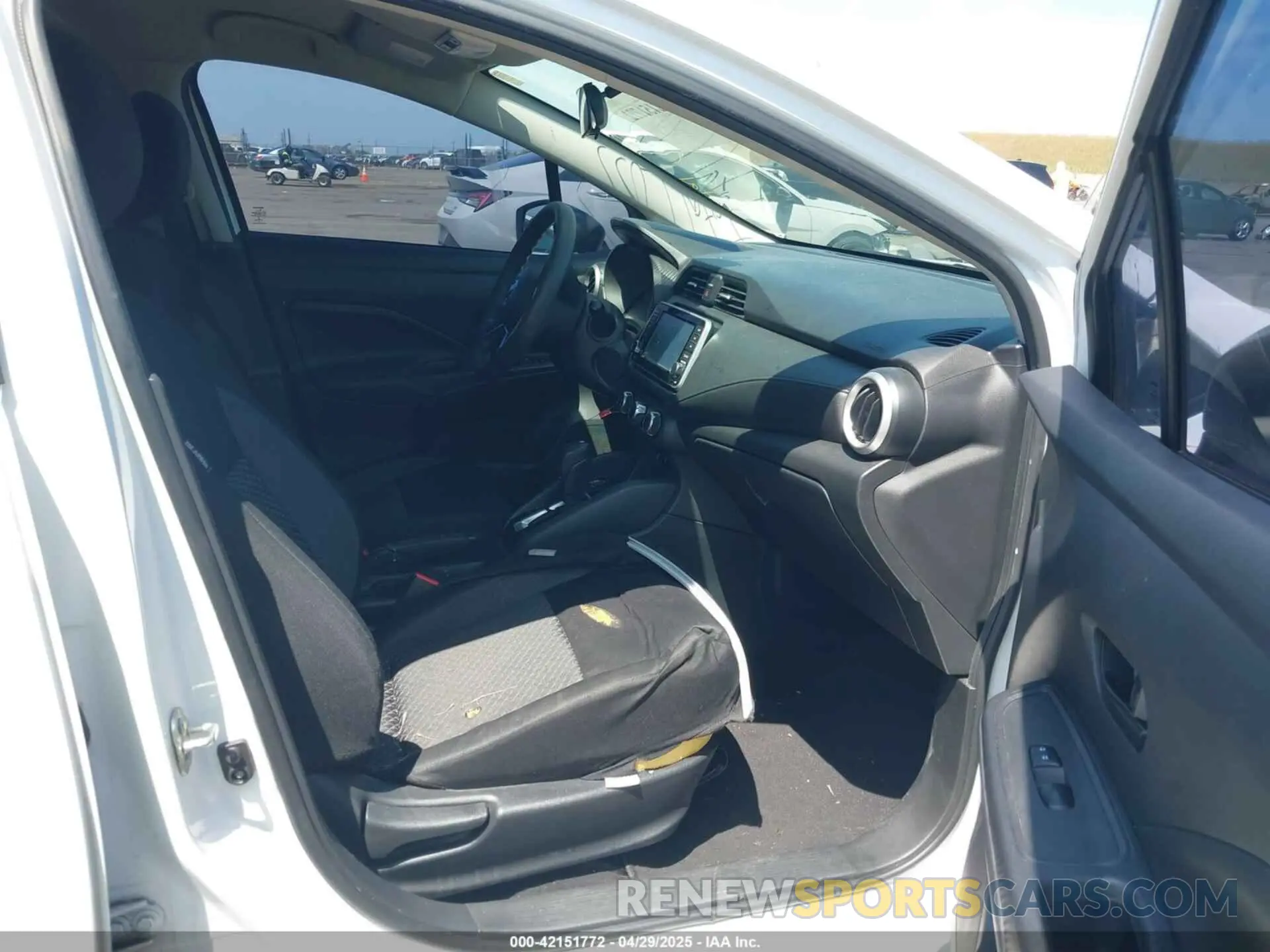 5 Photograph of a damaged car 3N1CN8DV8LL917992 NISSAN VERSA 2020