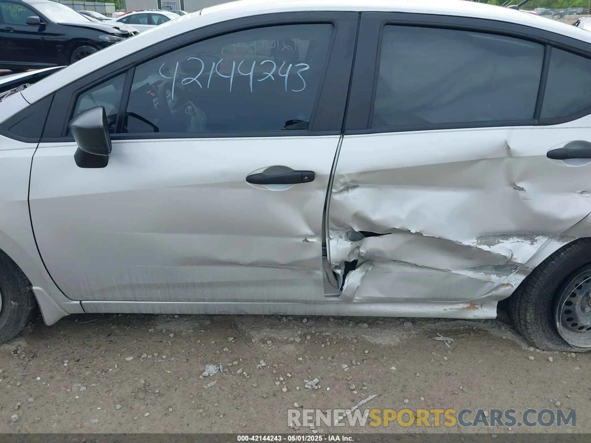 14 Photograph of a damaged car 3N1CN8DV9LL811941 NISSAN VERSA 2020