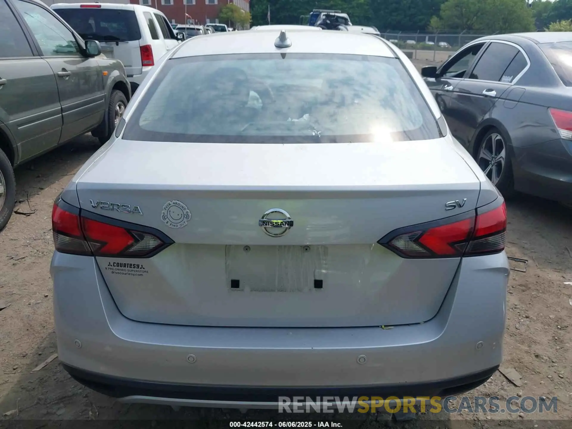 17 Photograph of a damaged car 3N1CN8EV0LL863571 NISSAN VERSA 2020