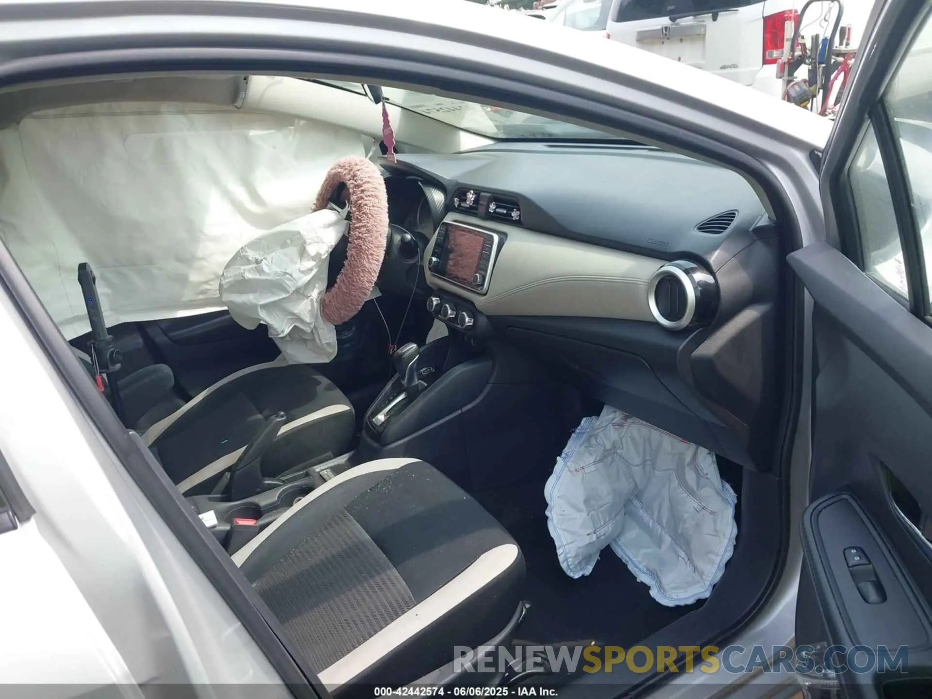5 Photograph of a damaged car 3N1CN8EV0LL863571 NISSAN VERSA 2020
