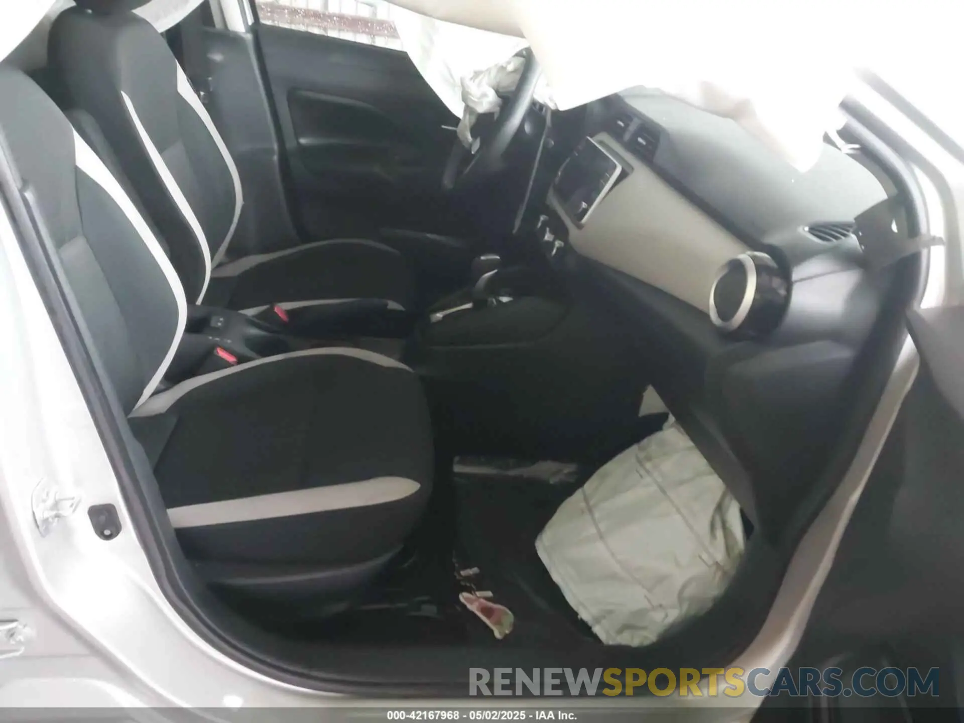 5 Photograph of a damaged car 3N1CN8EV8LL804915 NISSAN VERSA 2020