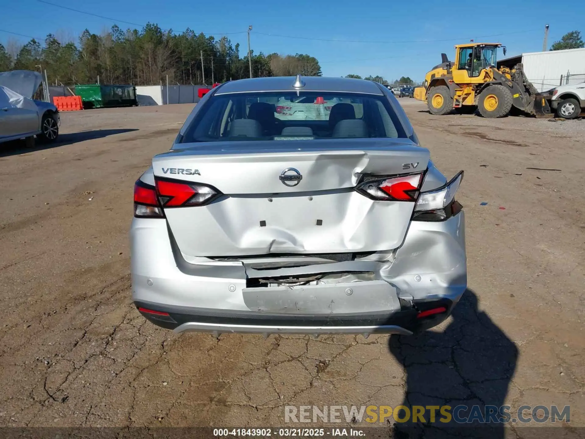 17 Photograph of a damaged car 3N1CN8EV8LL875113 NISSAN VERSA 2020