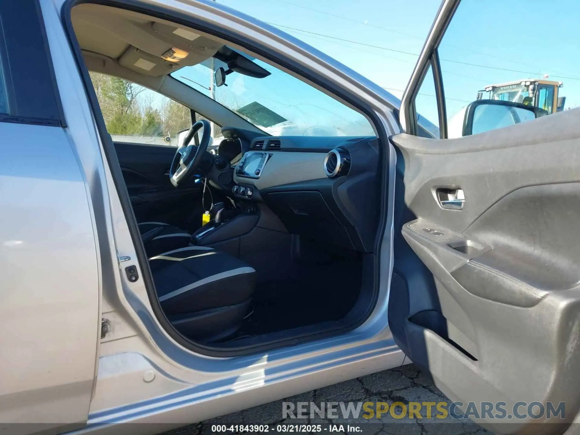 5 Photograph of a damaged car 3N1CN8EV8LL875113 NISSAN VERSA 2020