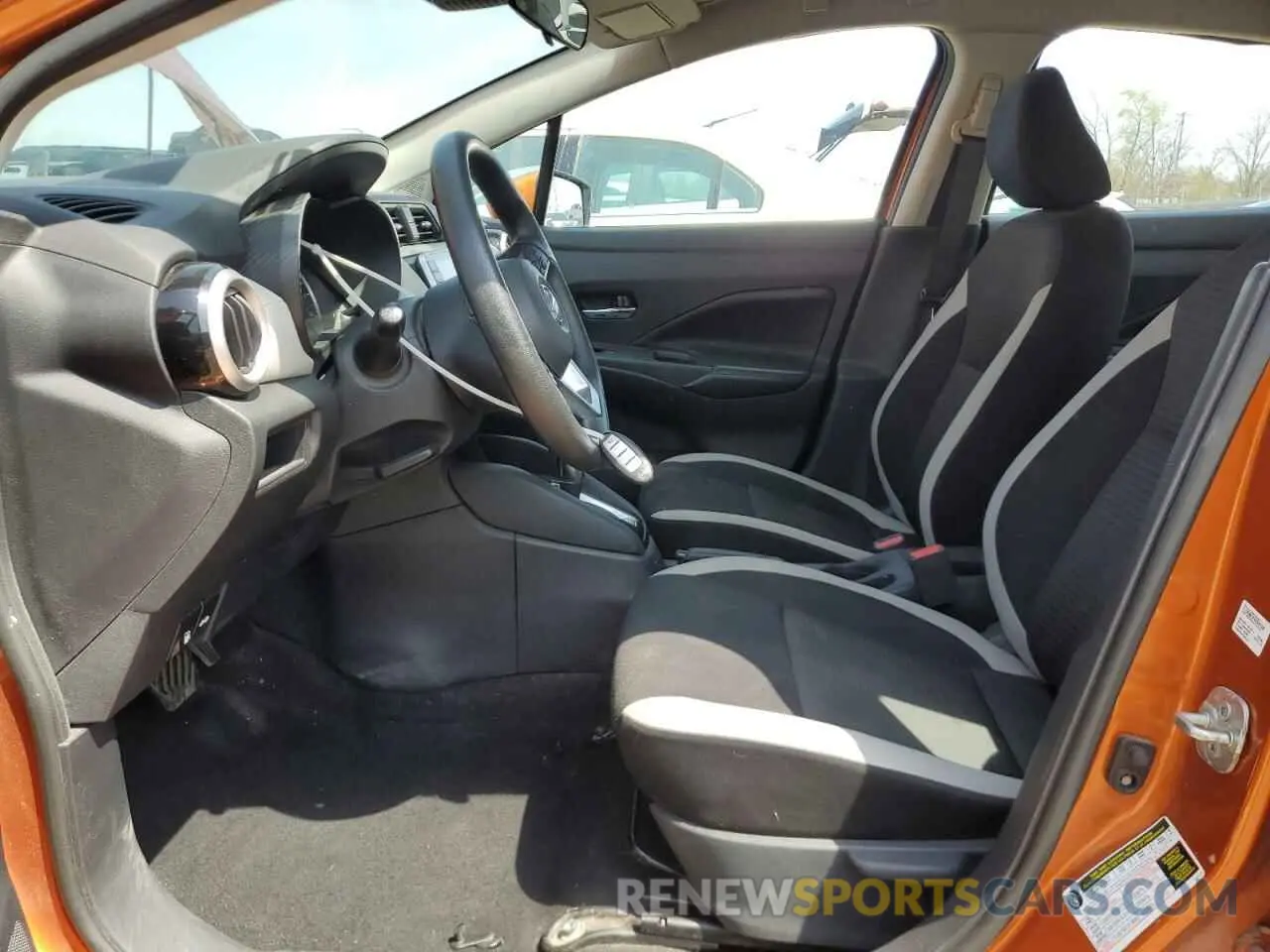 7 Photograph of a damaged car 3N1CN8EV9LL831735 NISSAN VERSA 2020