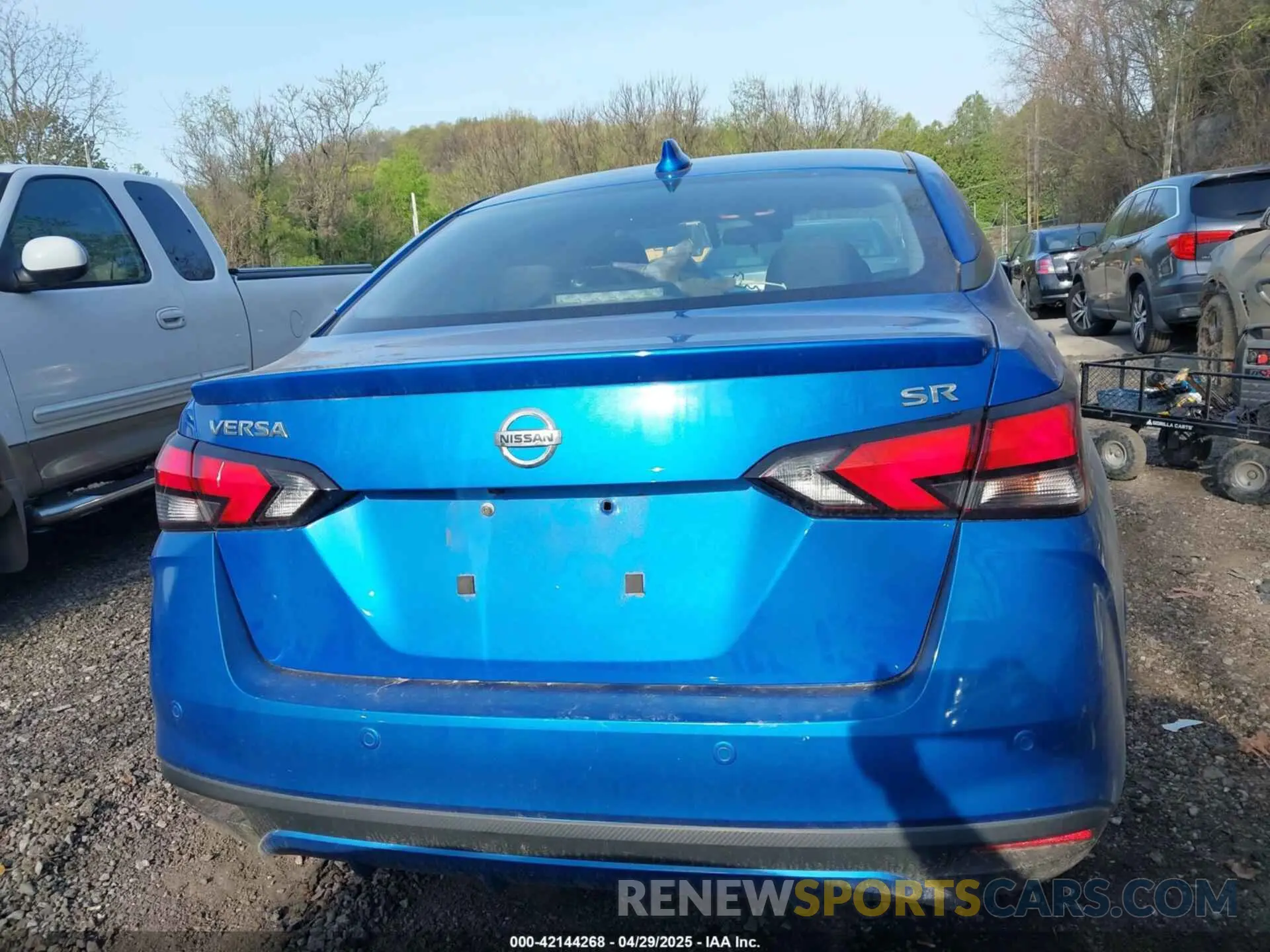 17 Photograph of a damaged car 3N1CN8FV1LL808464 NISSAN VERSA 2020