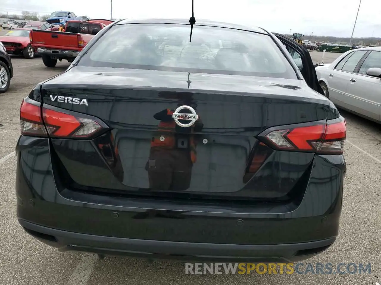 6 Photograph of a damaged car 3N1CN8BV8ML813734 NISSAN VERSA 2021