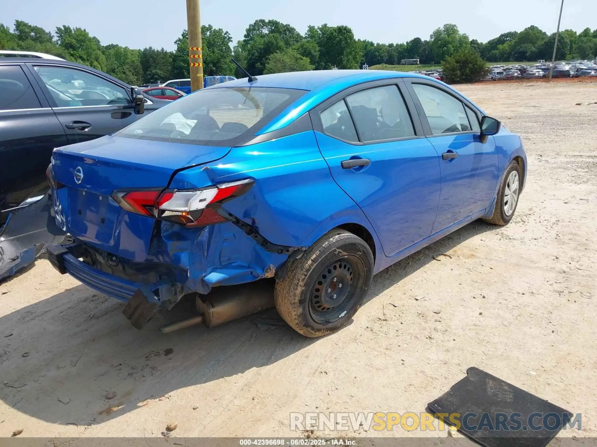 4 Photograph of a damaged car 3N1CN8DV3ML893070 NISSAN VERSA 2021