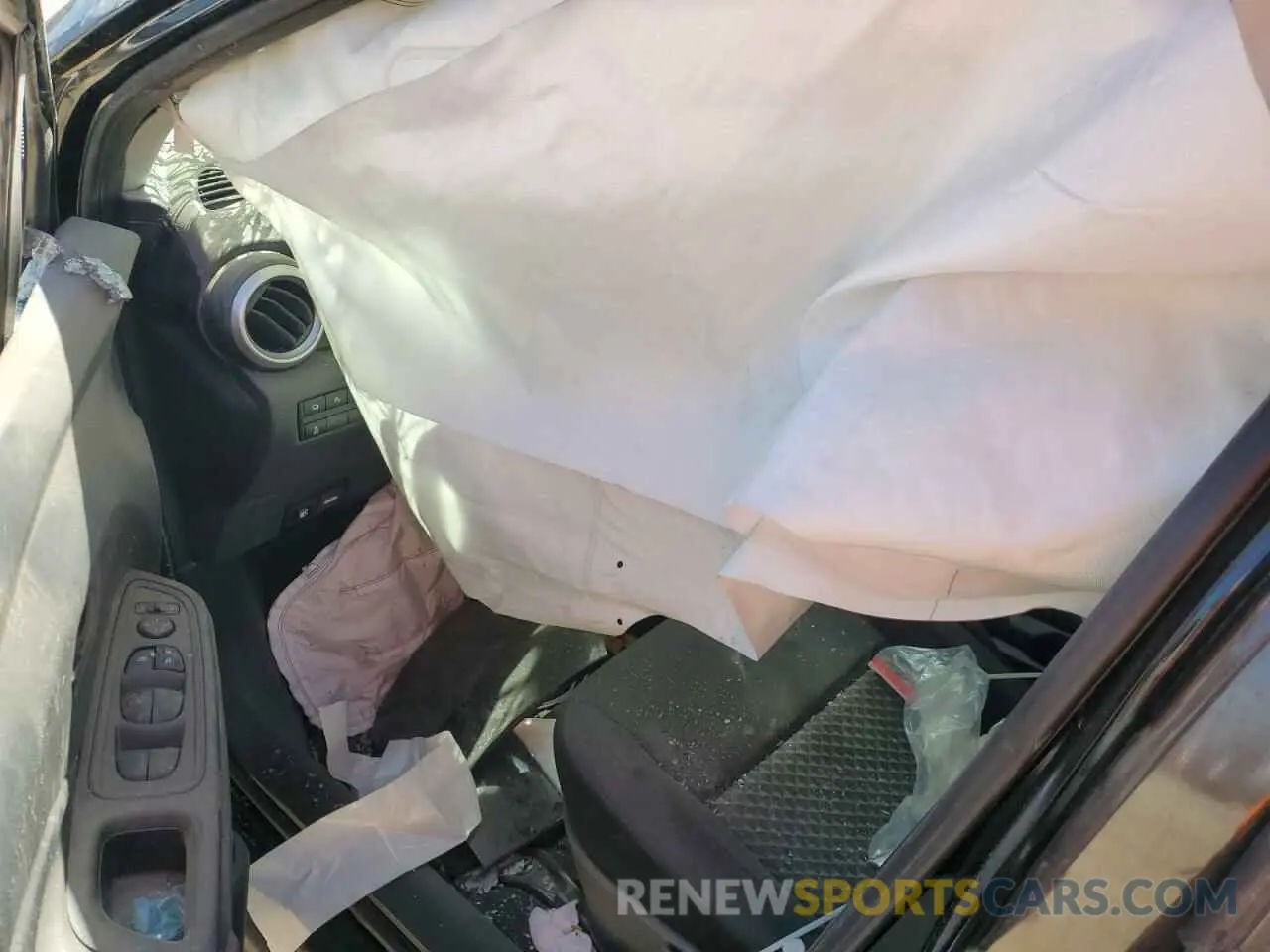 8 Photograph of a damaged car 3N1CN8DV4ML822119 NISSAN VERSA 2021