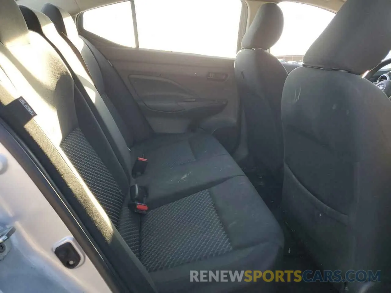 10 Photograph of a damaged car 3N1CN8DV5ML810738 NISSAN VERSA 2021