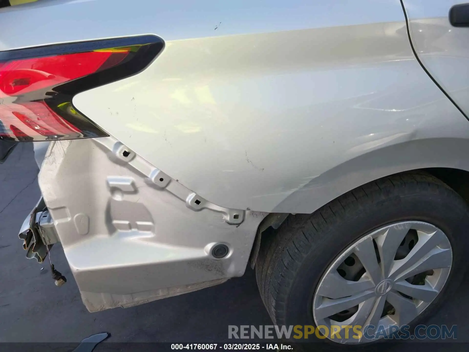 18 Photograph of a damaged car 3N1CN8DV5ML911312 NISSAN VERSA 2021
