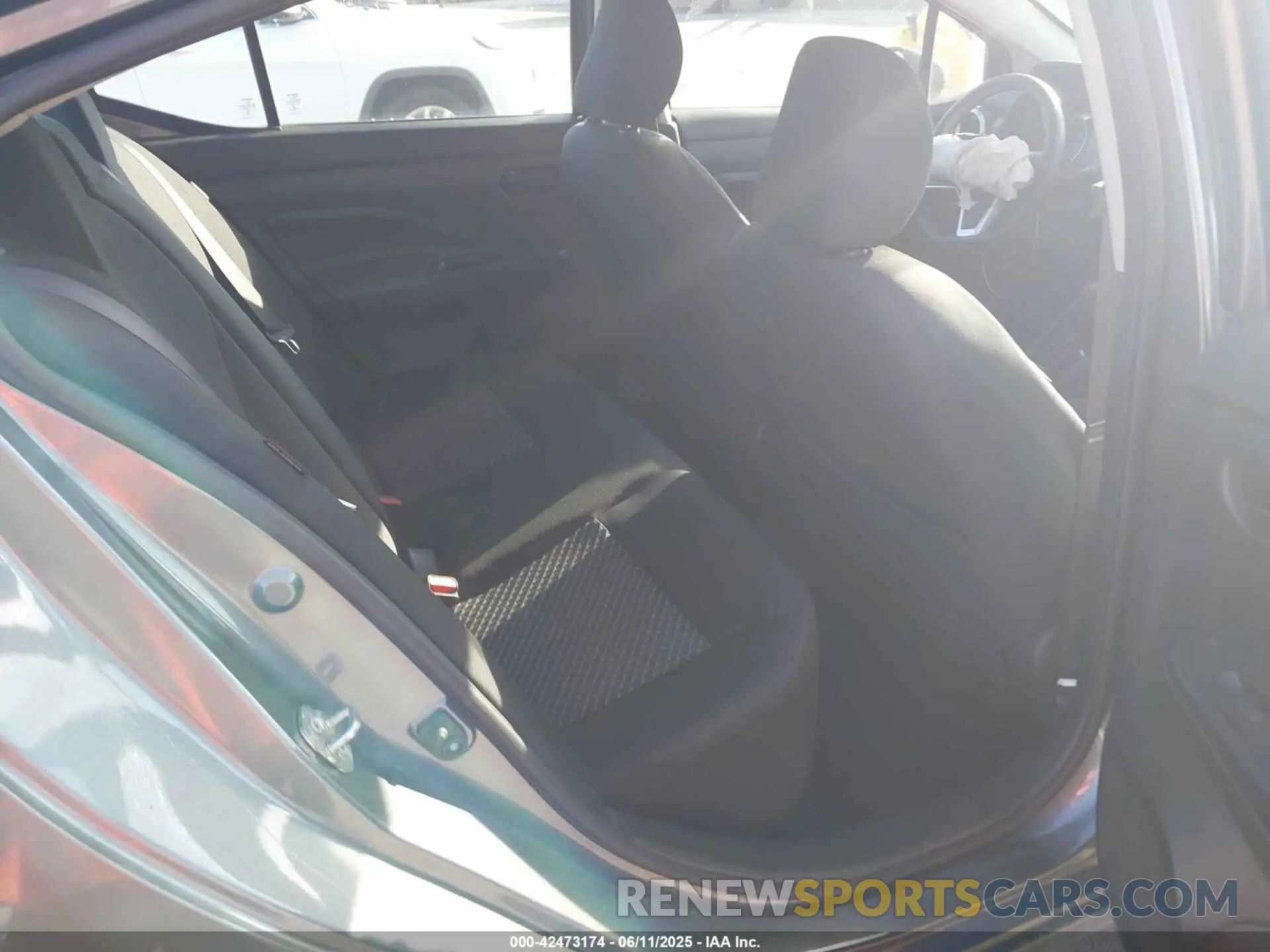8 Photograph of a damaged car 3N1CN8DV7ML809106 NISSAN VERSA 2021