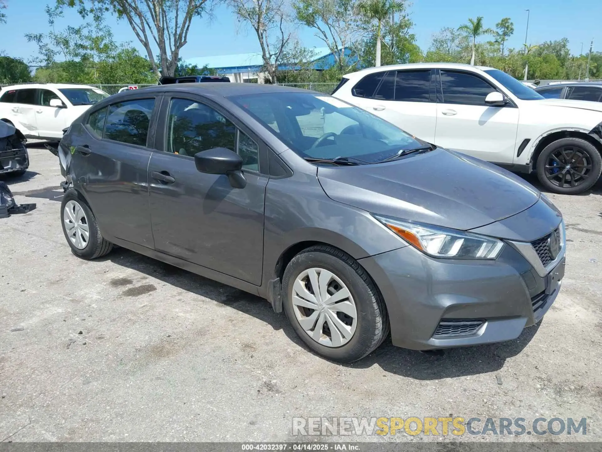 1 Photograph of a damaged car 3N1CN8DV7ML811678 NISSAN VERSA 2021