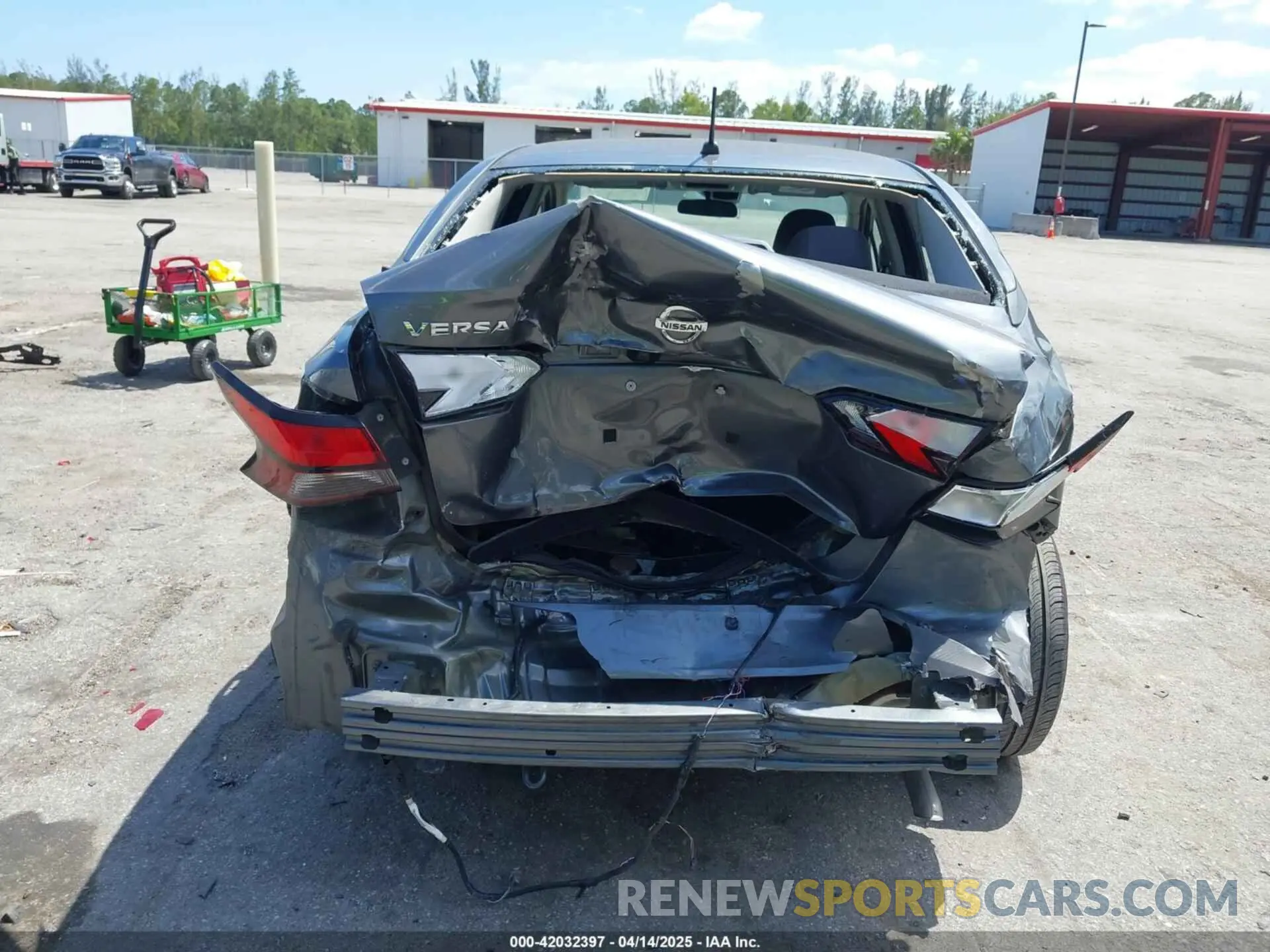 17 Photograph of a damaged car 3N1CN8DV7ML811678 NISSAN VERSA 2021