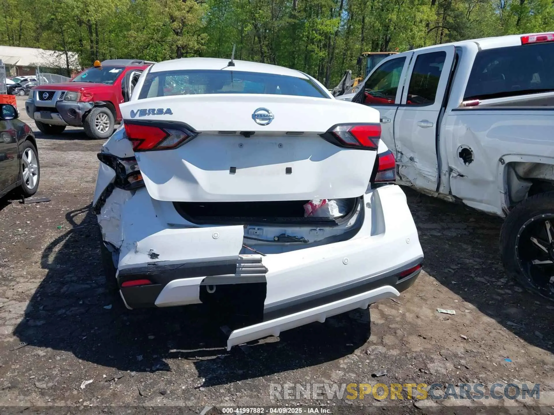 15 Photograph of a damaged car 3N1CN8DV7ML820705 NISSAN VERSA 2021